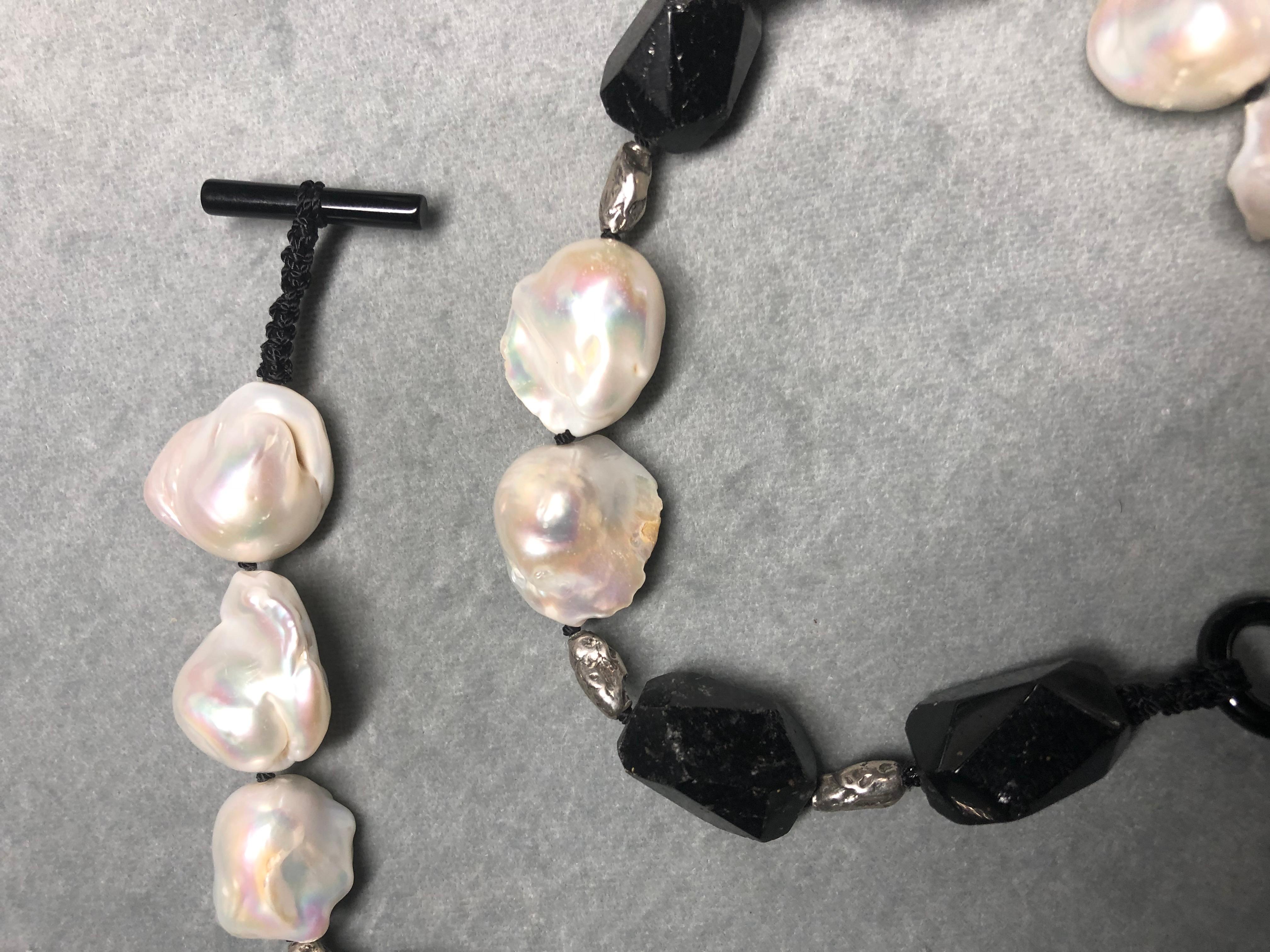 Perle Collier baroque de perles d'eau douce blanches et de perles de tourmaline en vente