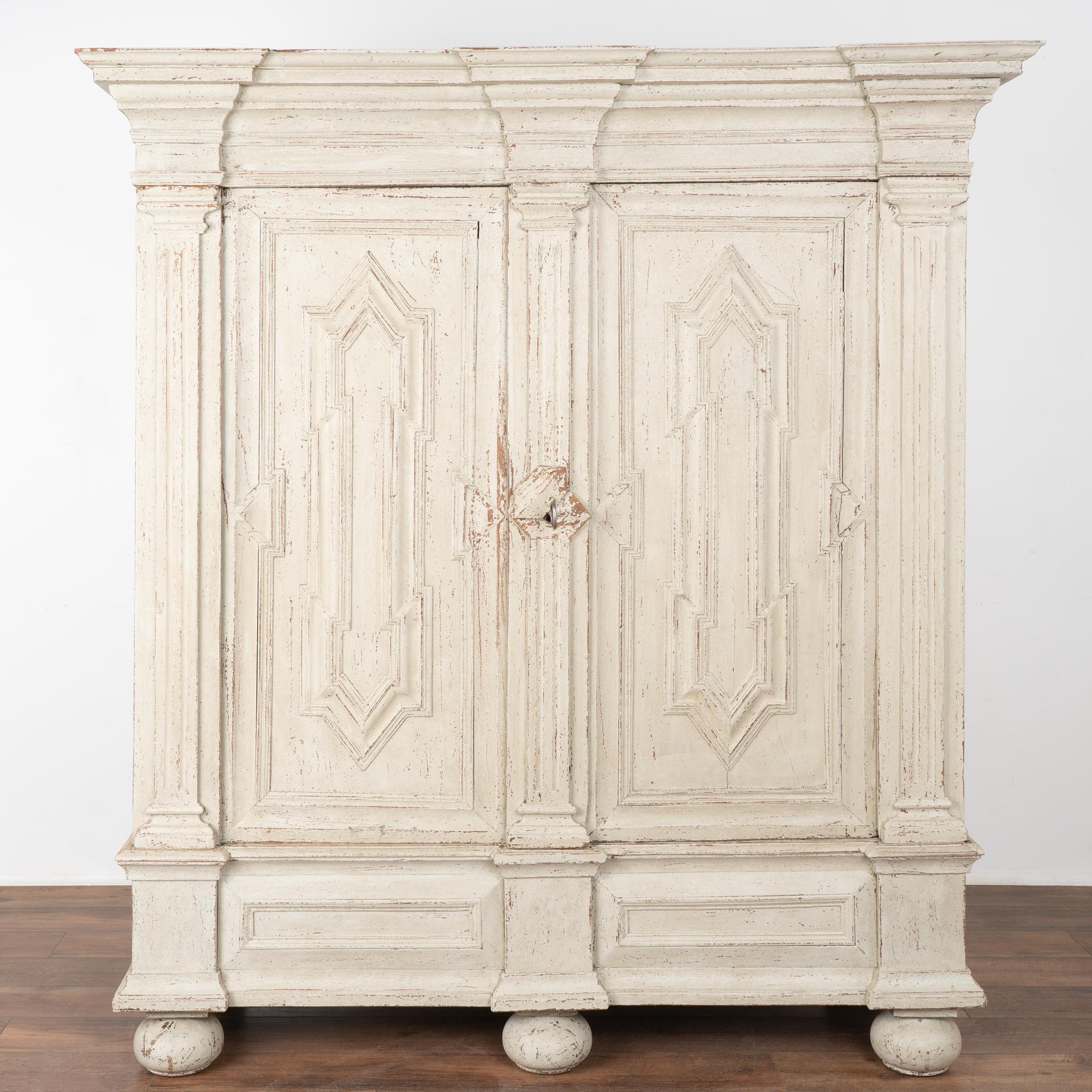 Baroque White Painted Armoire, Sweden circa 1780-1800 In Good Condition For Sale In Round Top, TX