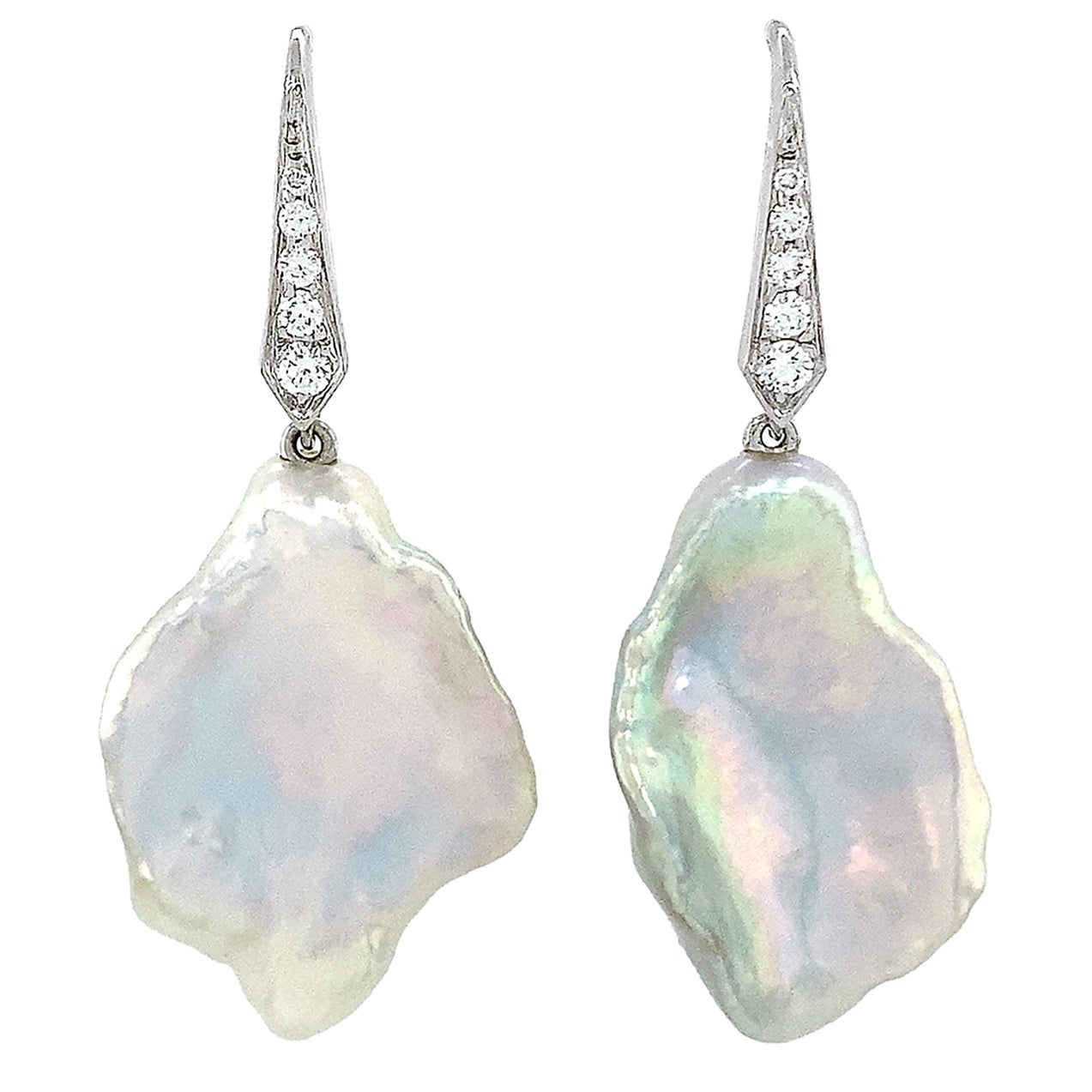 Boucles d'oreilles à levier en or blanc 18K avec perles baroques et diamants en vente