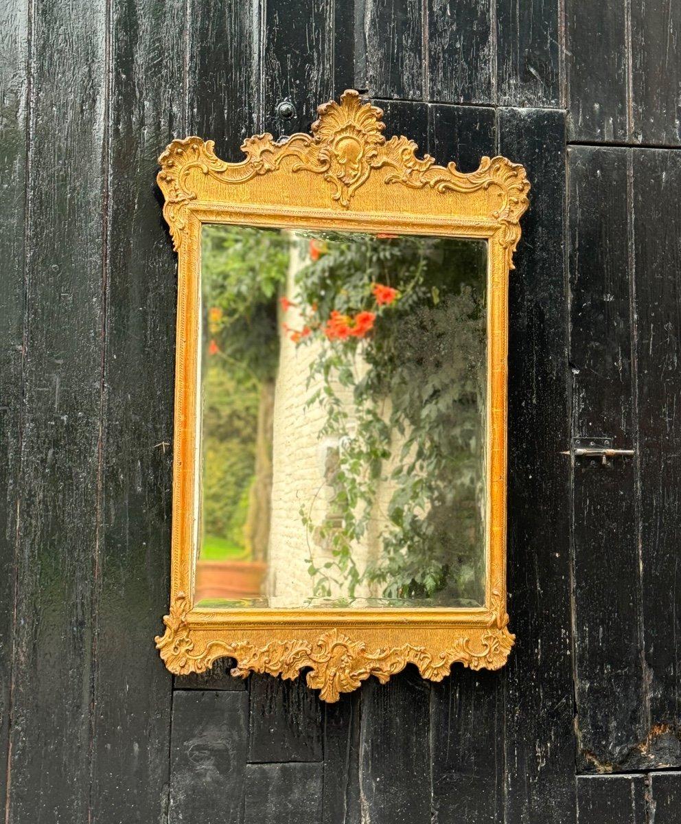 Français Miroir baroque sculpté, clouté et doré, Vienne vers 1700 en vente