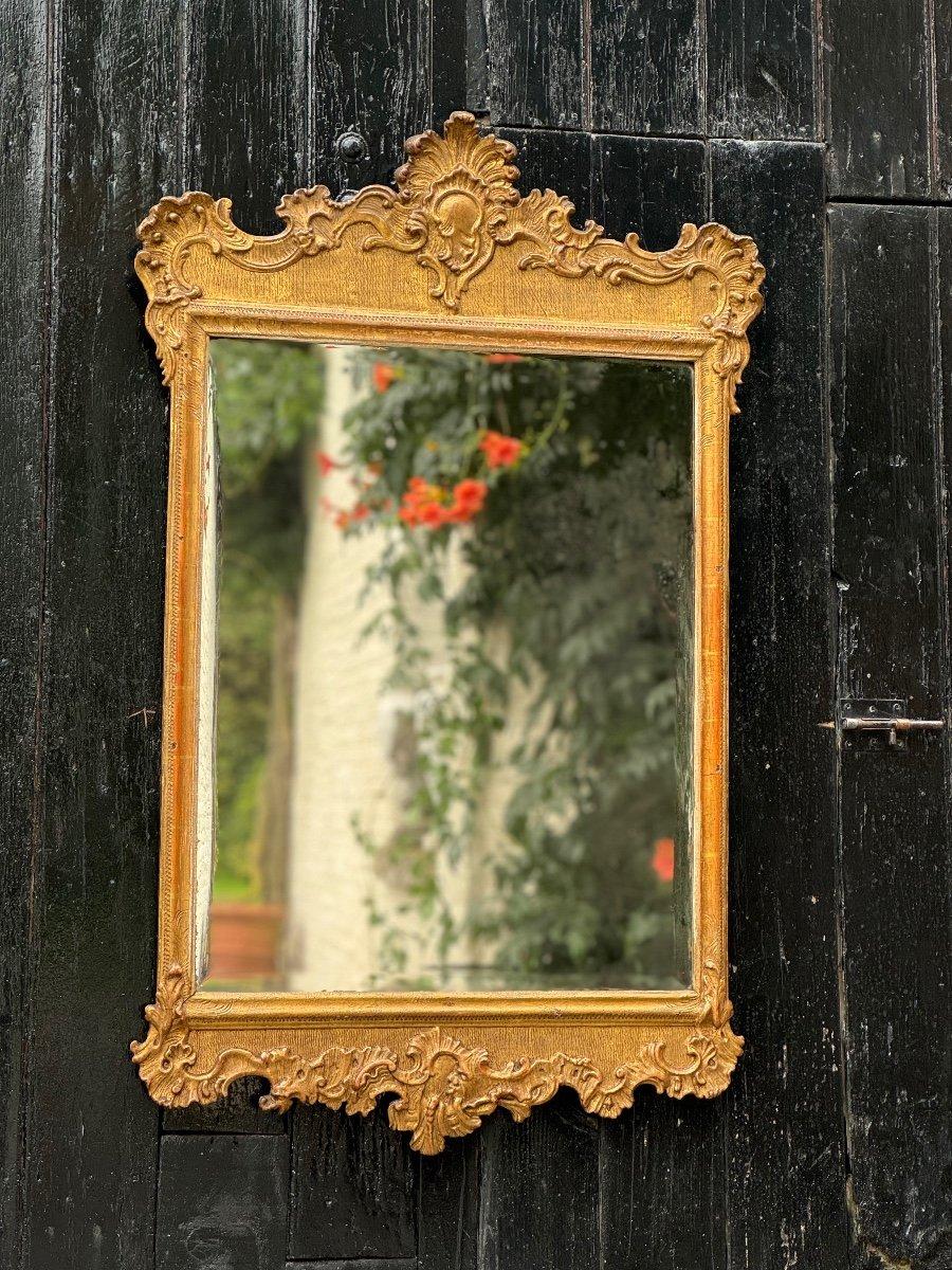 Miroir baroque sculpté, clouté et doré, Vienne vers 1700 Excellent état - En vente à Honnelles, WHT