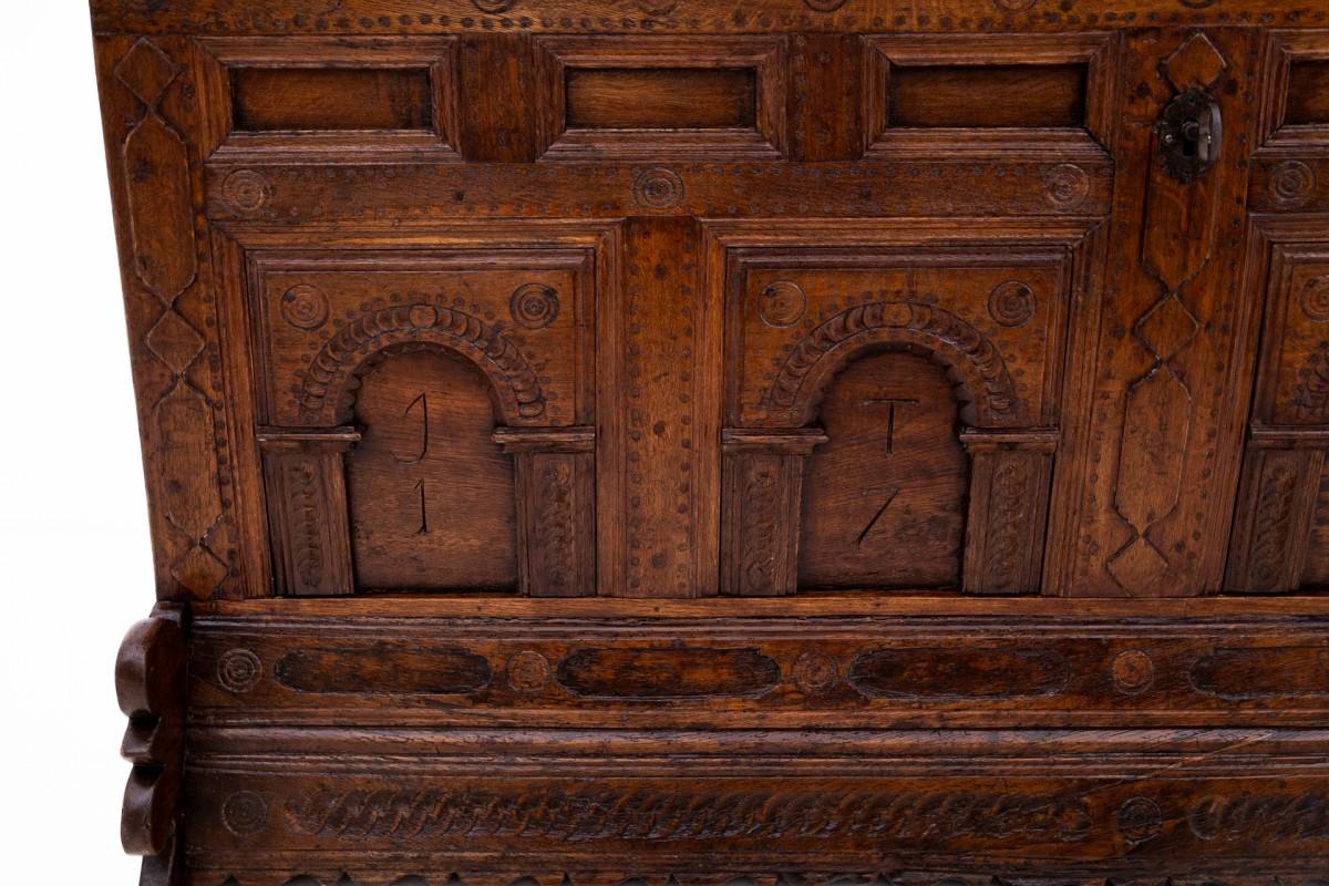 Barocke Holztruhe aus dem Barock von 1781. (Eichenholz) im Angebot