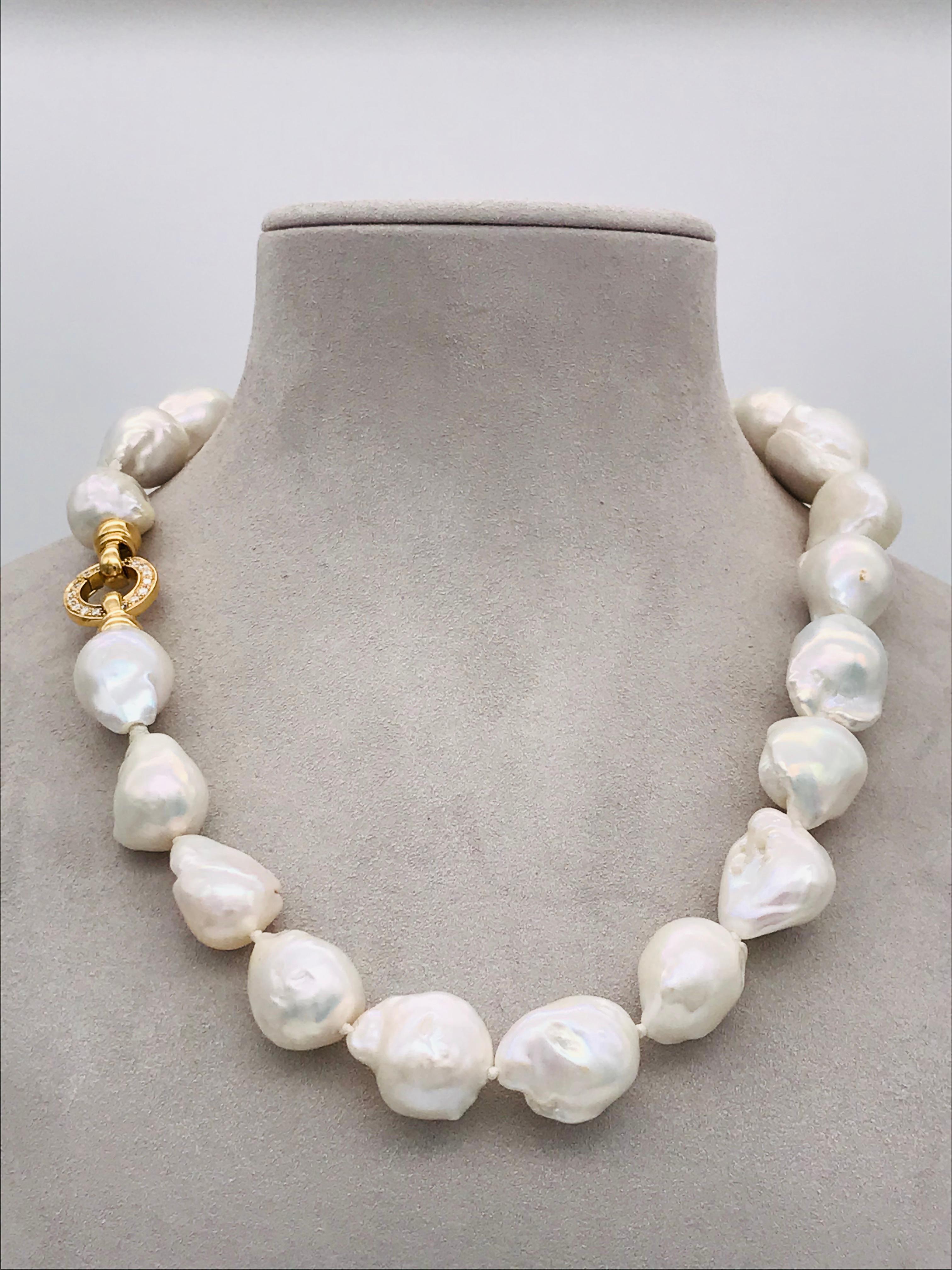 Baroques Pearls Necklaces with Gold and Diamonds Clasp 5