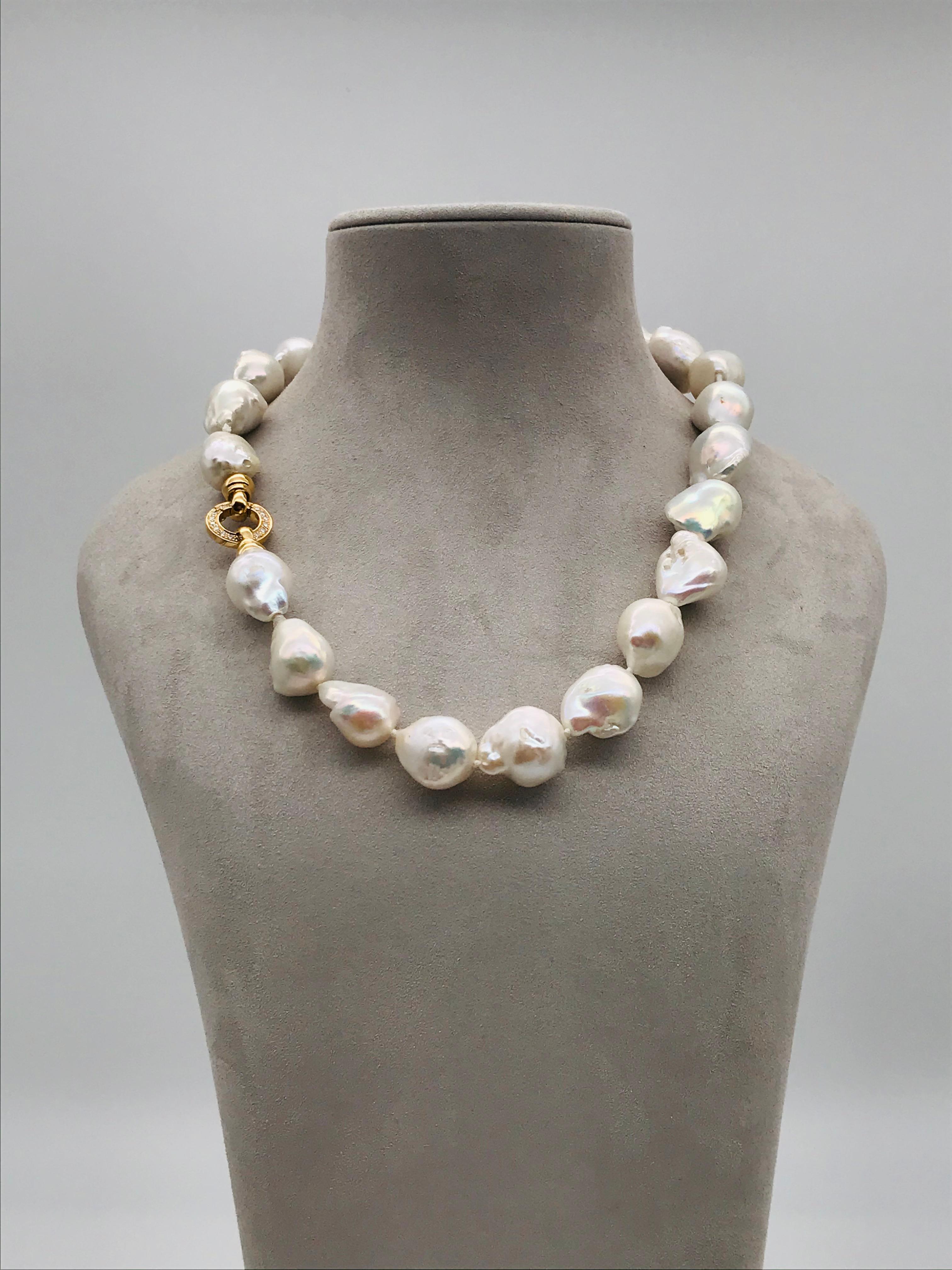 Baroques Pearls Necklaces With Gold and Diamonds Clasp 
22 Baroque South Sea pearls 
Diamonds and Gold 18K Claps 
