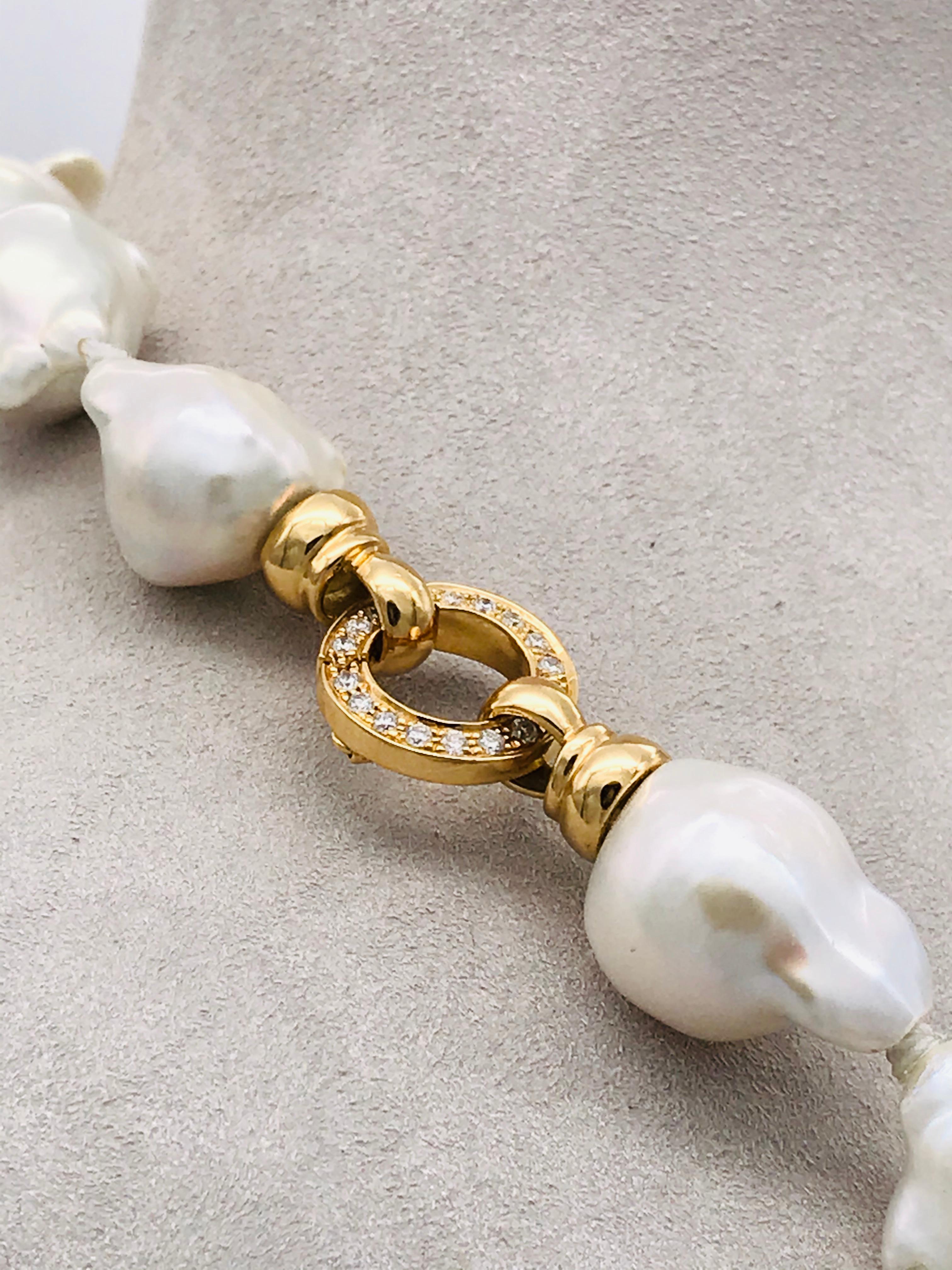 Baroques Pearls Necklaces with Gold and Diamonds Clasp 4
