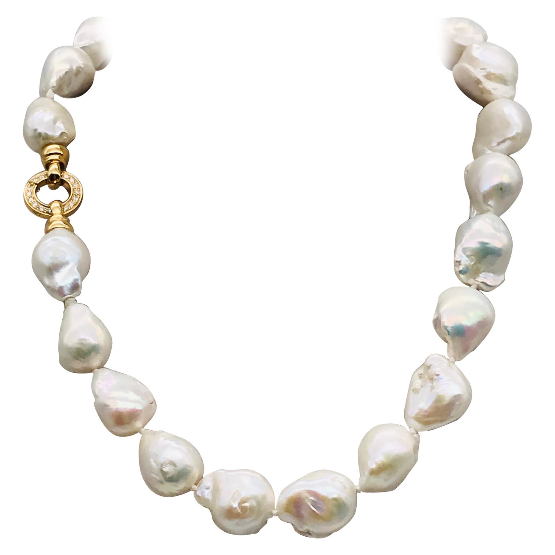 Baroques Pearls Necklaces with Gold and Diamonds Clasp