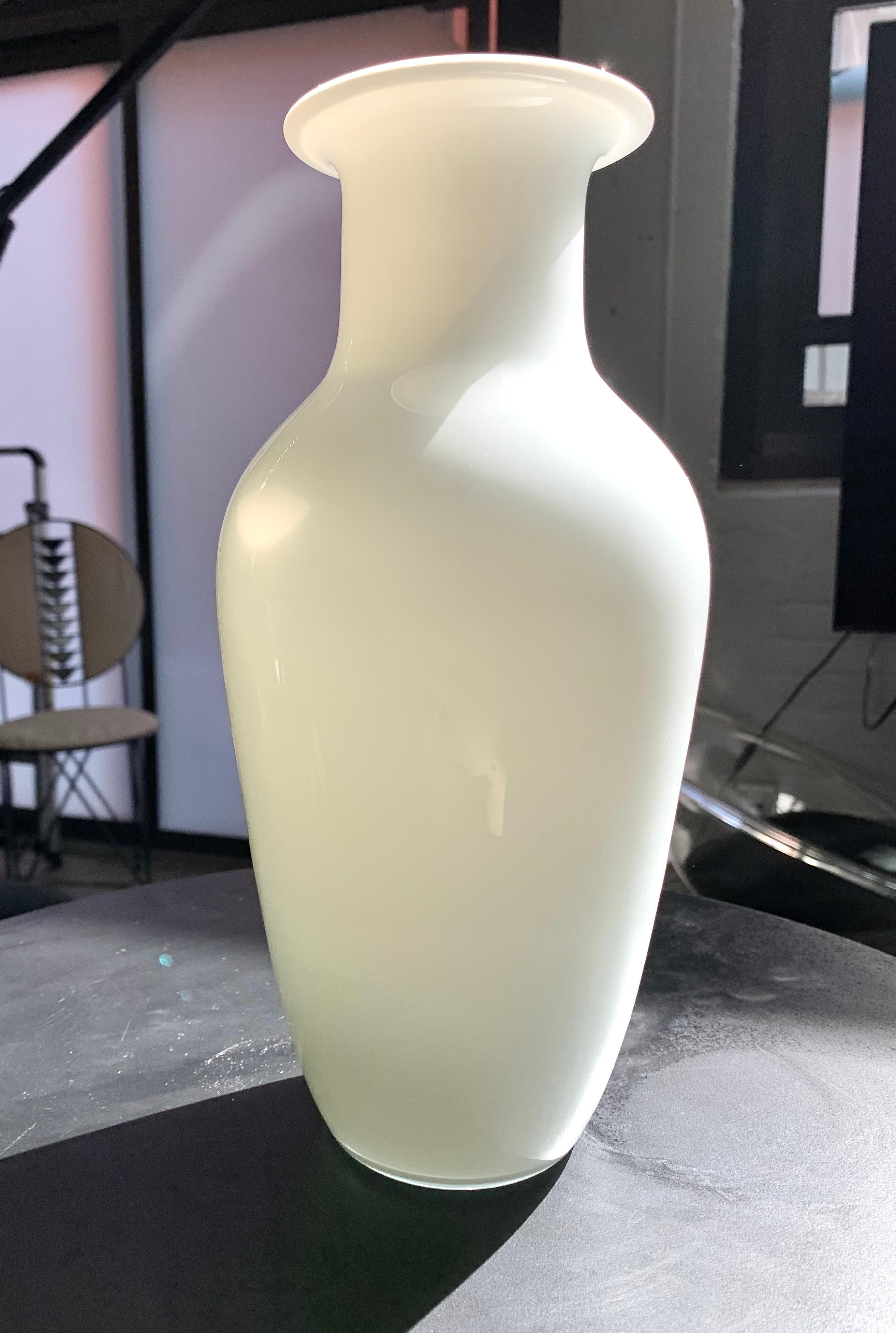 Barovier y Toso Jarrón de cristal artístico blanco nieve de Murano de mediados de siglo, Firmado, Años 50 1