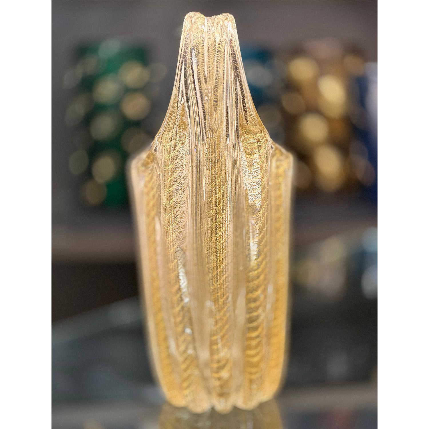 Barovier- und Toso-Vase aus geriffeltem Kunstglas mit Avventurina, 1950er Jahre (Moderne der Mitte des Jahrhunderts) im Angebot