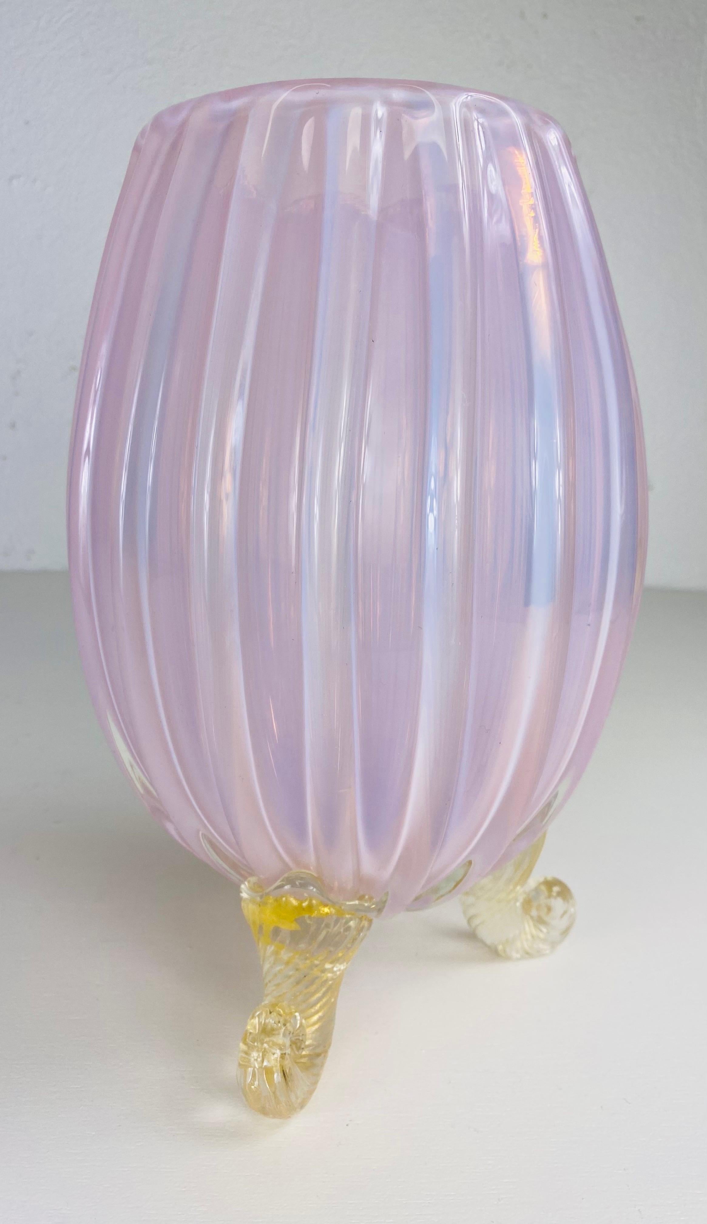 italien Barovier&Toso vase à pied rose et or soufflé à la main à Murano en vente