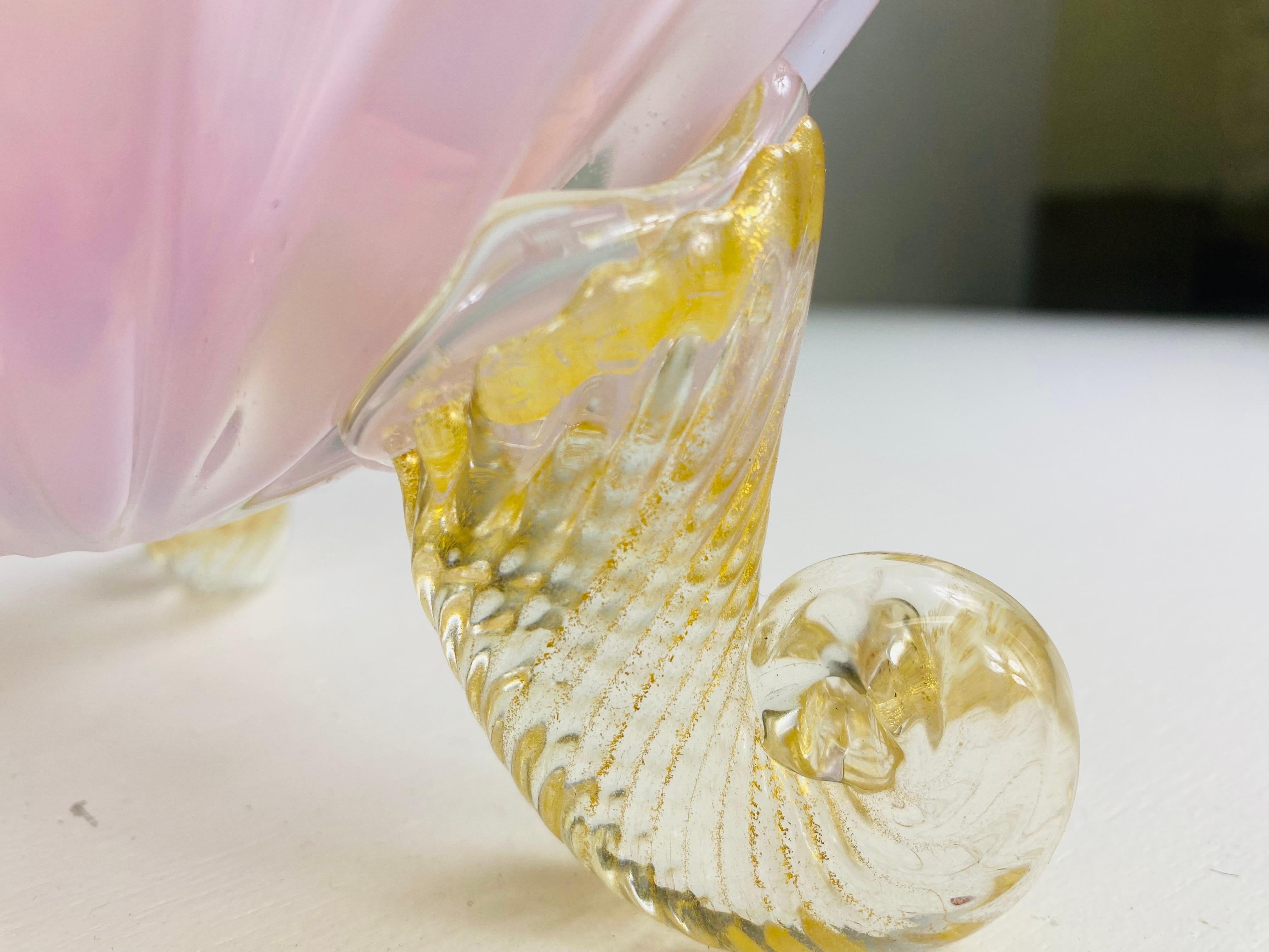 Barovier&Toso vase à pied rose et or soufflé à la main à Murano Bon état - En vente à Allentown, PA