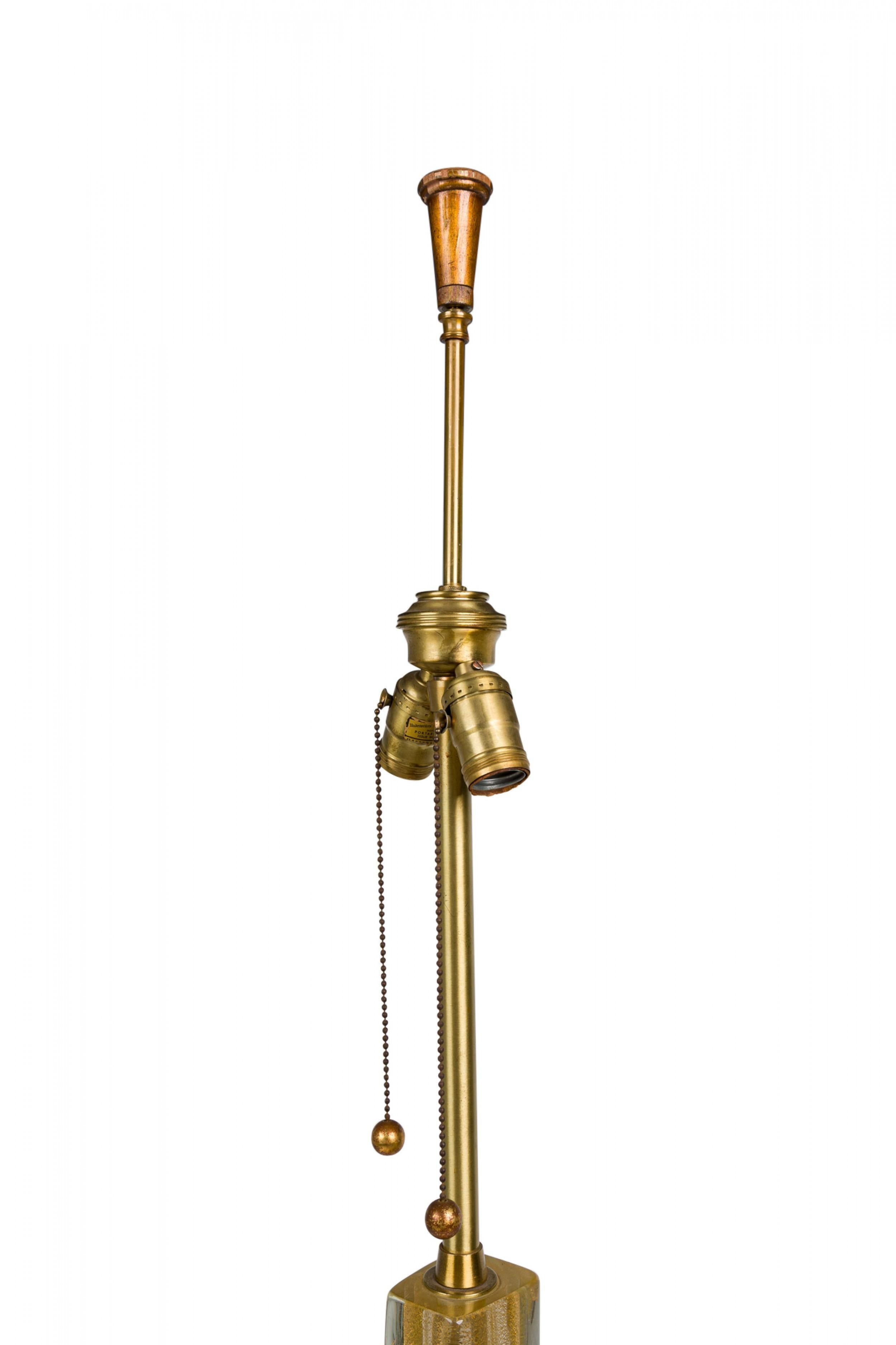 Barovier and Toso lampe de bureau italienne à colonne torsadée en verre sur base en bois doré Bon état - En vente à New York, NY
