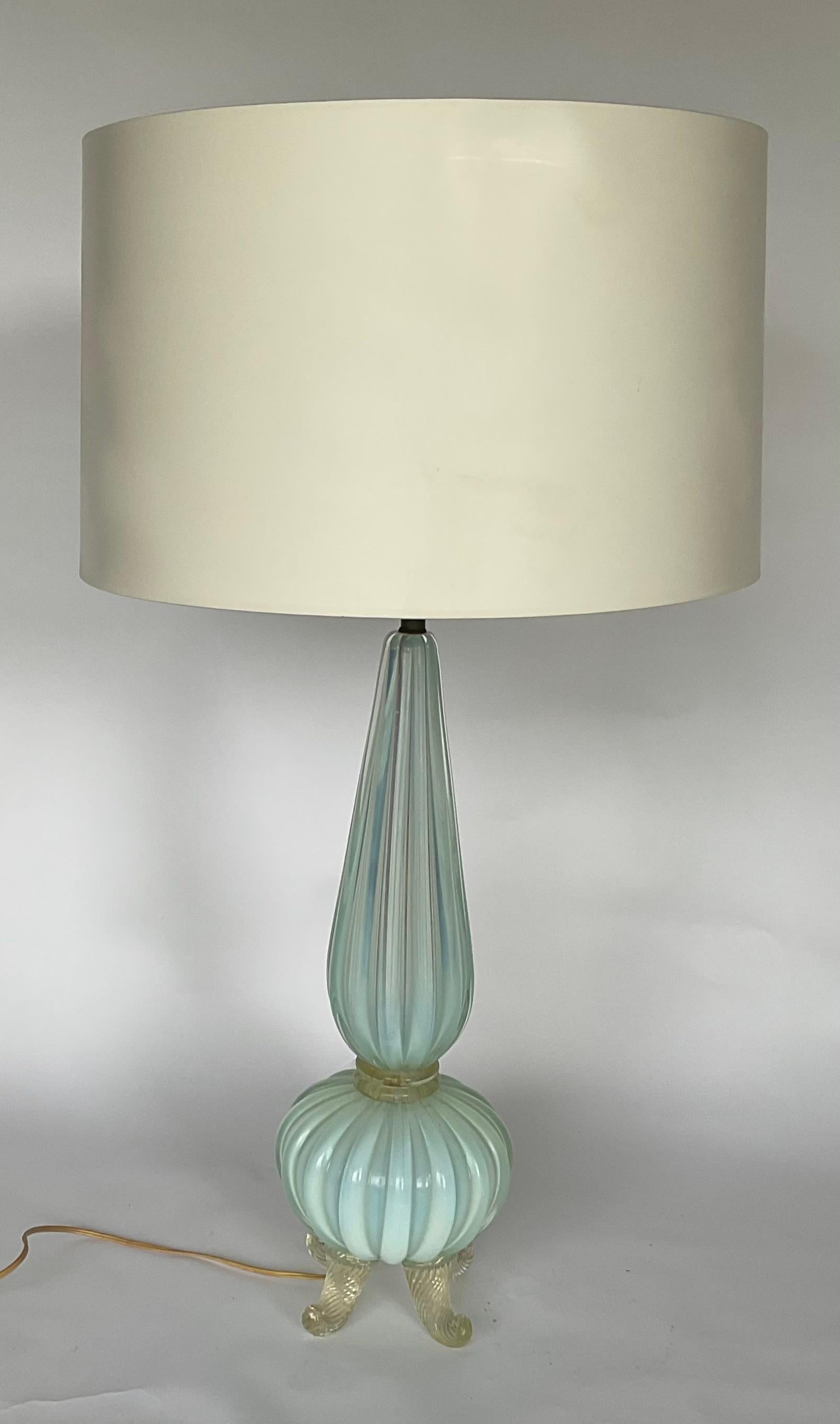 Barovier and Toso Large Murano Art Glass Lamp Opalescent with gold applied feet  In Good Condition For Sale In Ann Arbor, MI