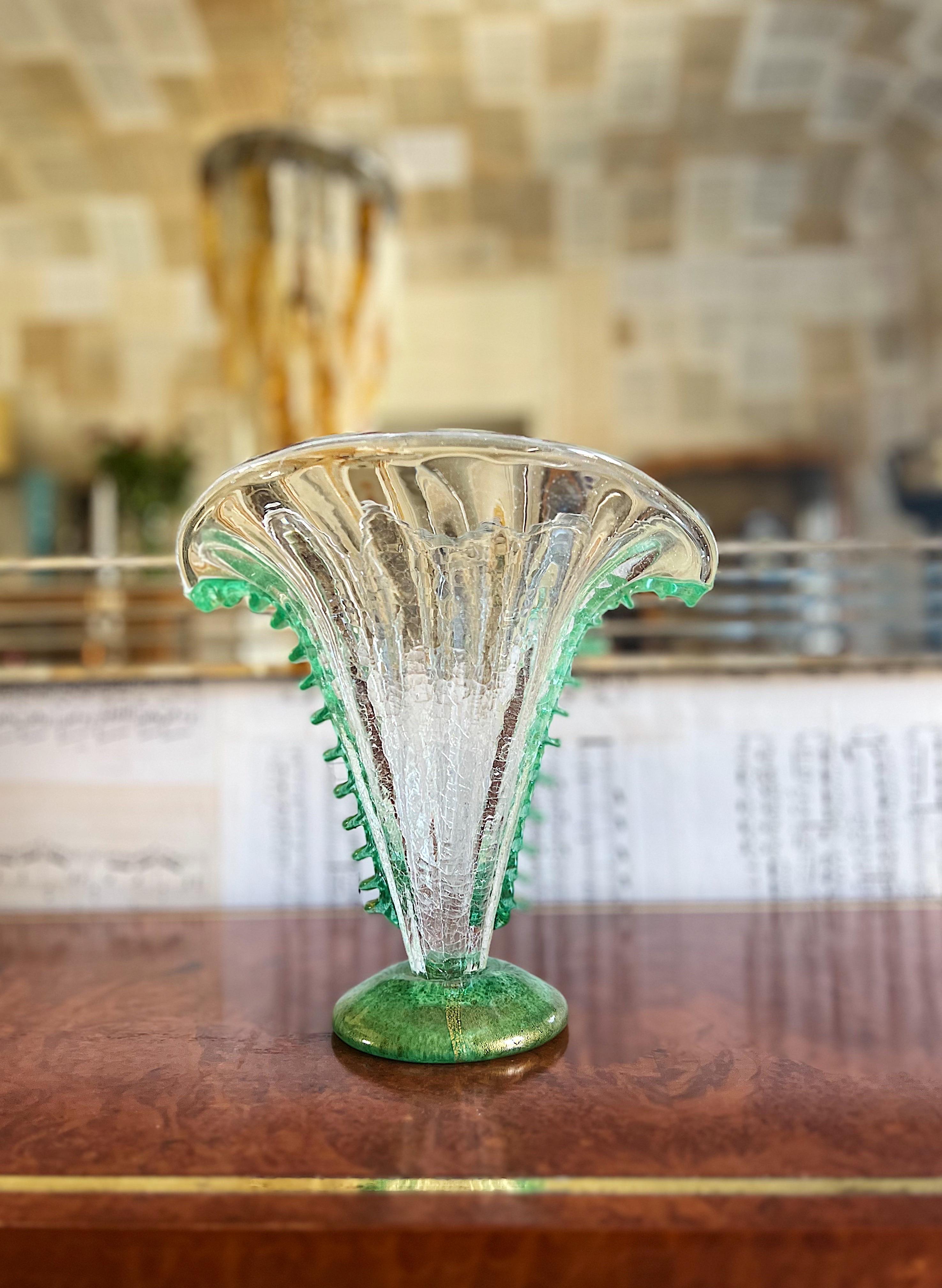 20th Century Barovier and Toso Vase in “Bullicante” Venetian Crystal Glass Murano, 1930s