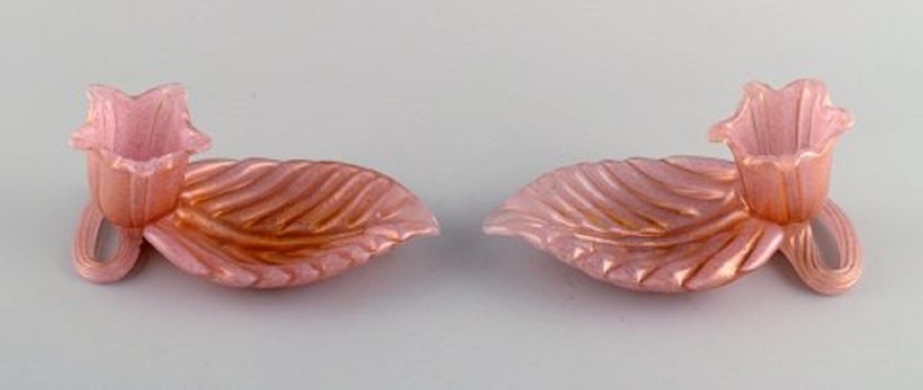 Barovier and Toso, Venice. A pair of organically shaped bowls in pink mouth-blown art glass. 
Italian design, 1960s.
Measures: 18 x 9 cm
In excellent condition.
Sticker.