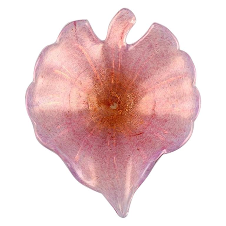 Barovier and Toso, Venice, Large Leaf-Shaped Bowl in Pink Mouth-Blown Art Glass For Sale