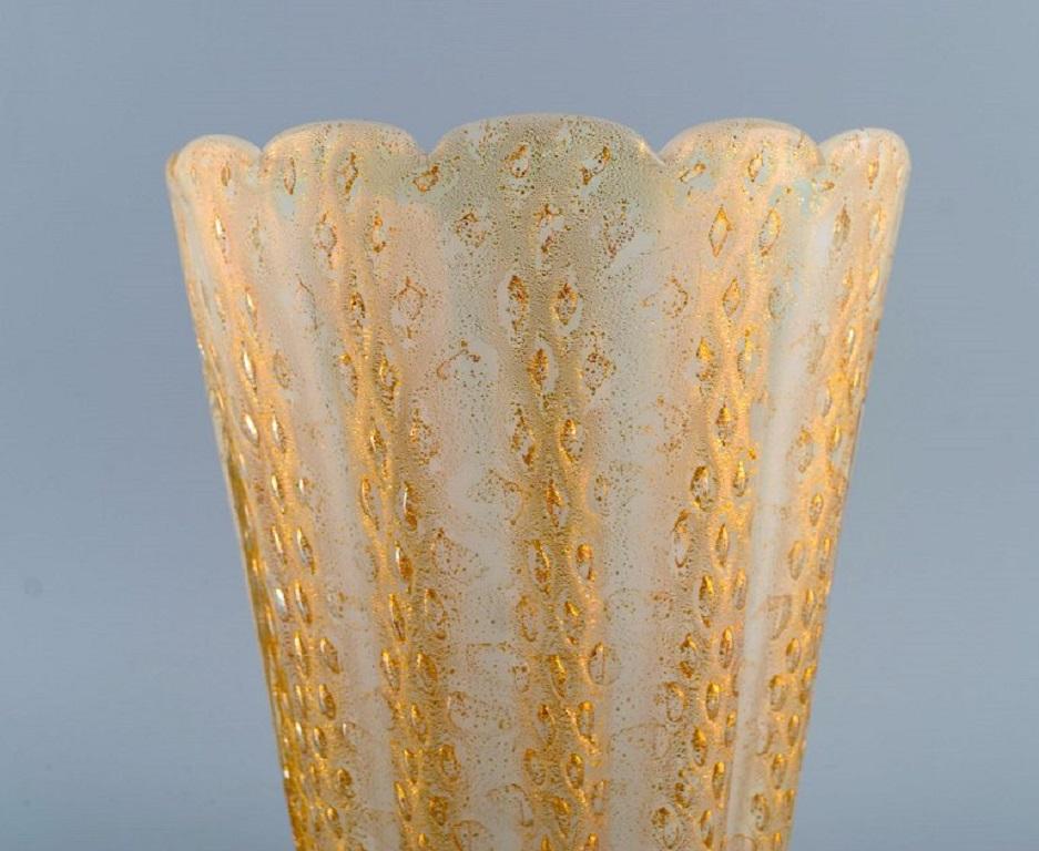 Barovier and Toso, Venice. Large Vase in Mouth-Blown Art Glass. 1960s In Excellent Condition For Sale In Copenhagen, DK