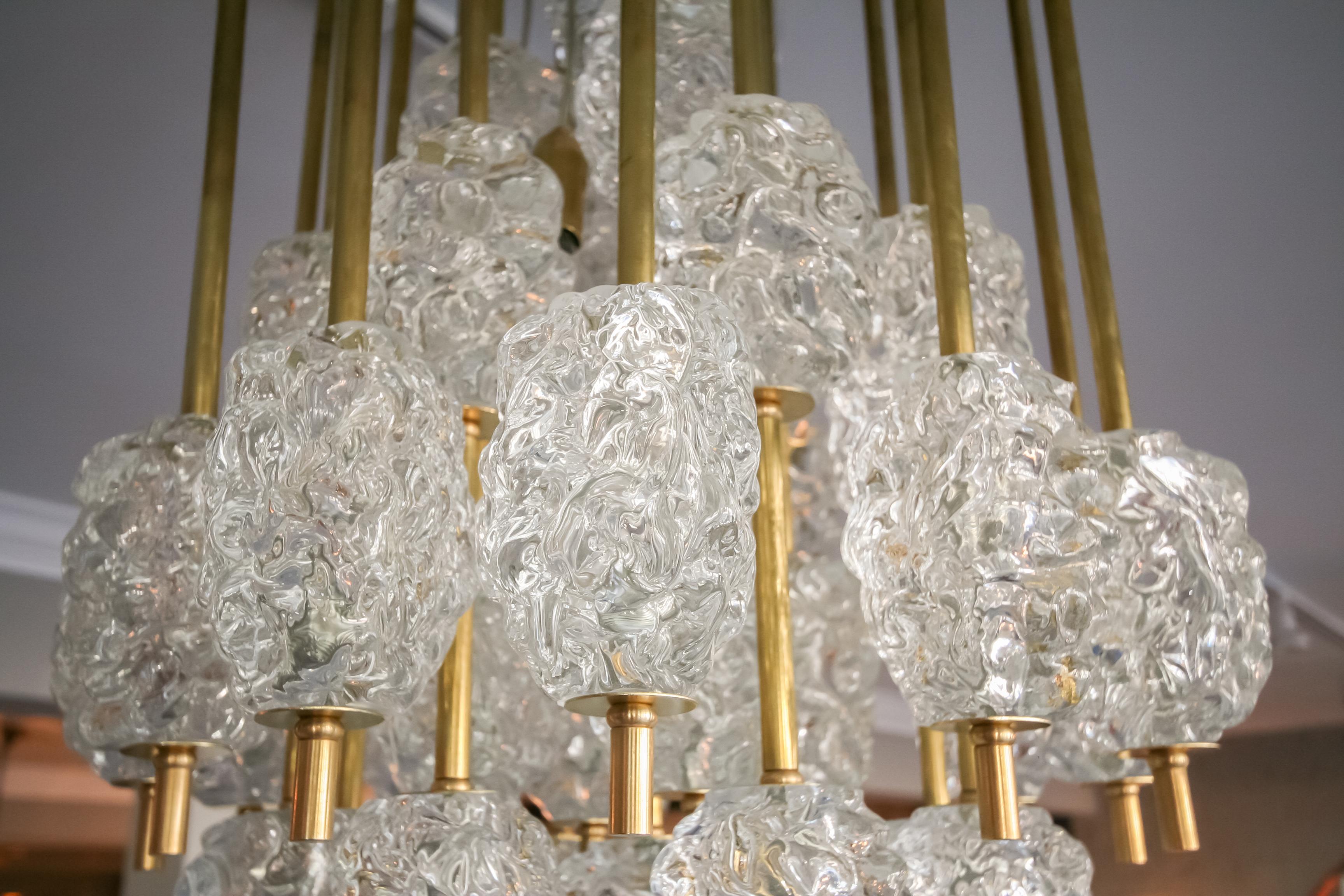 Diamant Brass and Clear Textured Glass Chandelier Style of Barovier e Toso In Good Condition In Los Angeles, CA