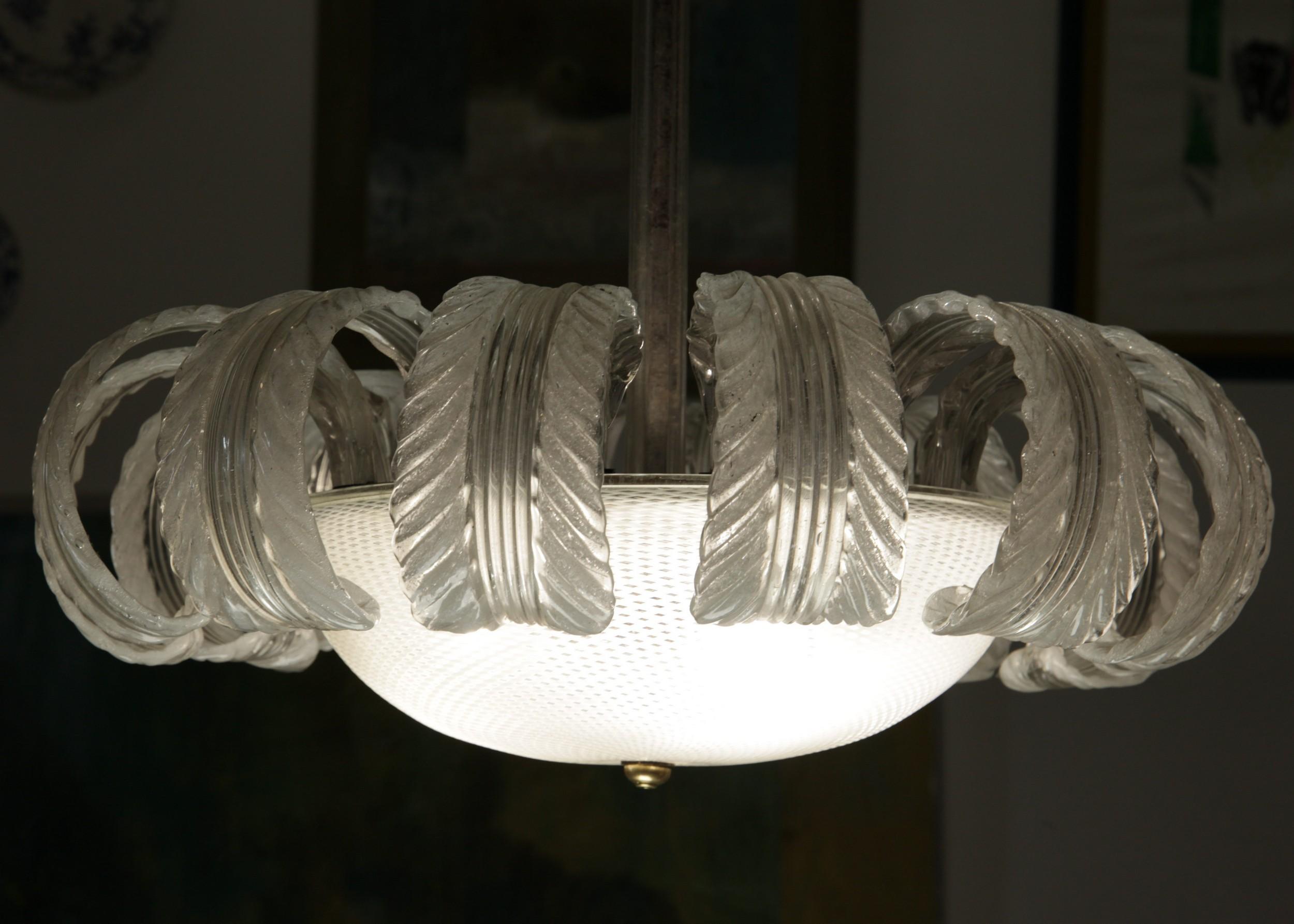 Metà XX secolo Barovier et Toso Attribuito, Ciotola Reticello a 14 Foglie Pulegoso, anni '40, Murano in vendita
