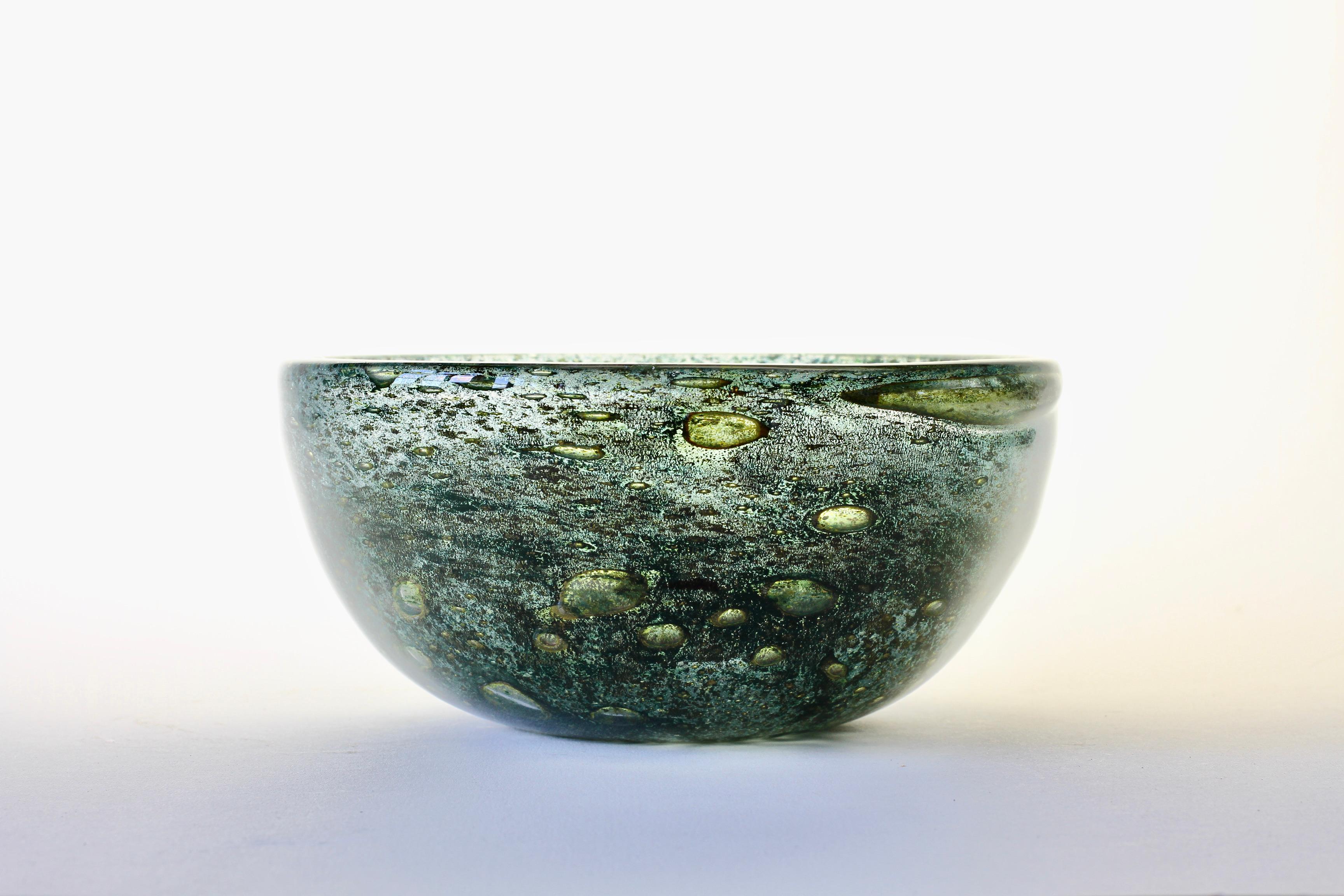Barovier e Toso Ciotola in vetro di Murano 'Efeso' verde e oro di metà secolo, anni '60 in vendita 1