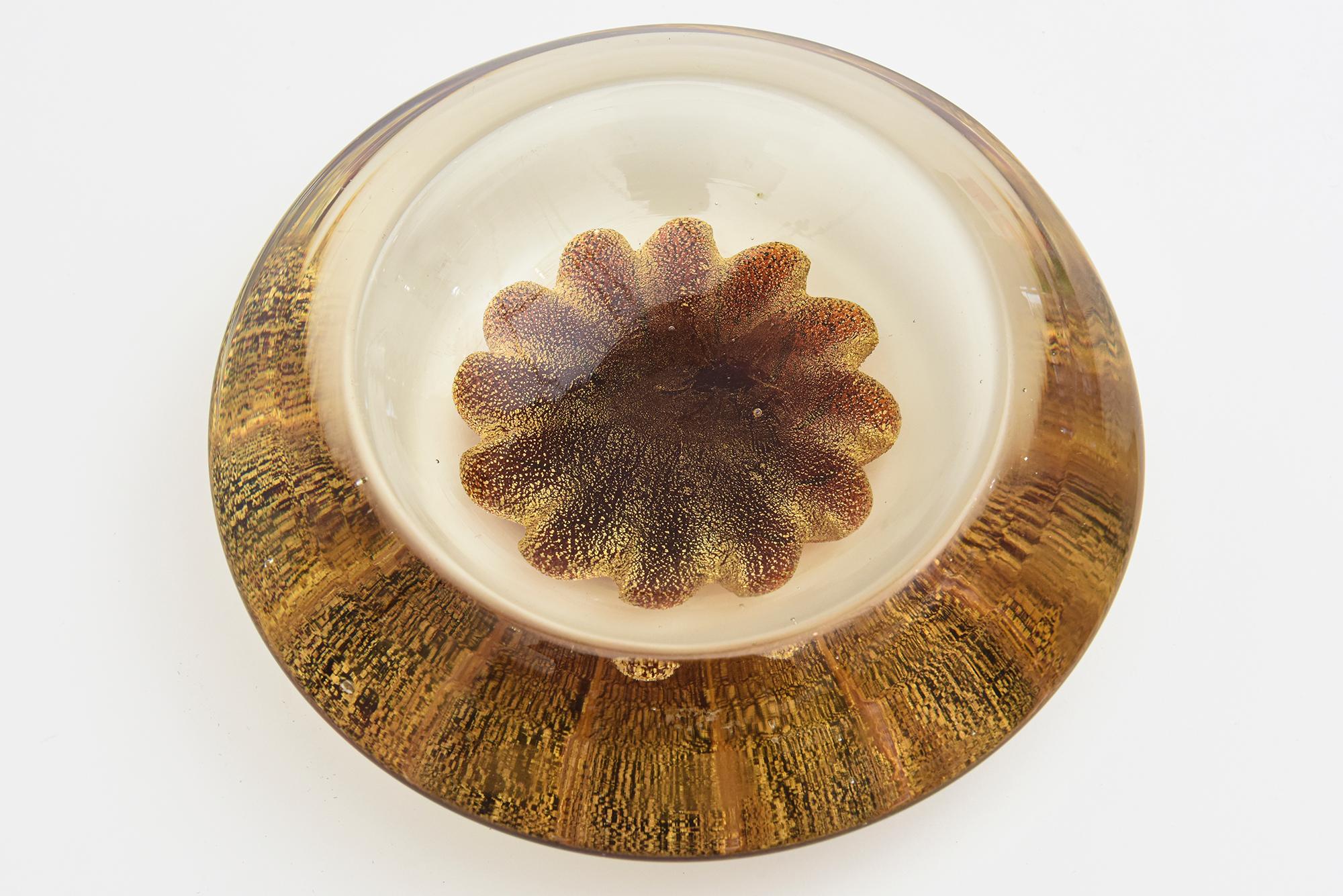 Barovier e Toso Murano Embedded Red &Gold Glass Flower Bowl Mid-Century Modern For Sale 4