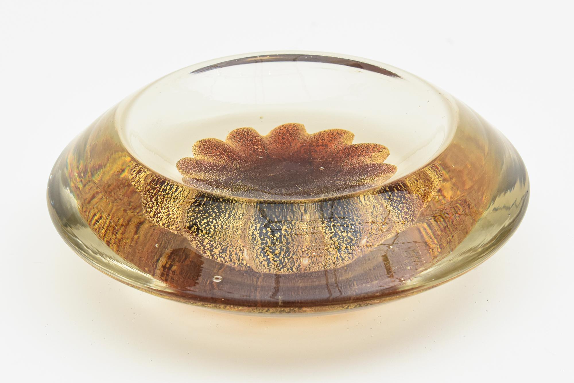 Italian Barovier e Toso Murano Embedded Red &Gold Glass Bowl Mid-Century Modern For Sale