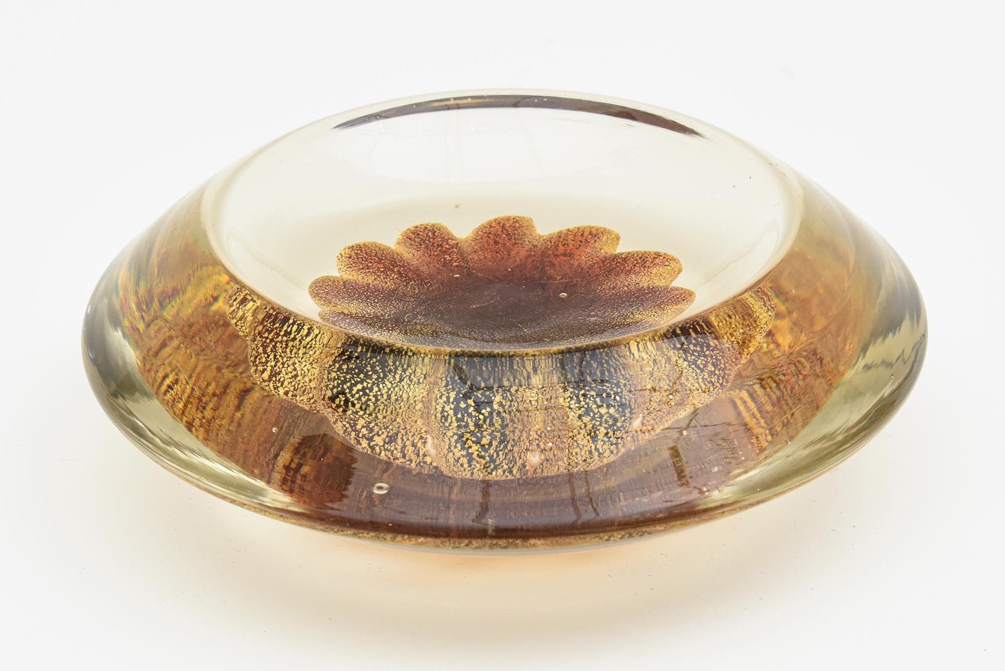 Italian Barovier e Toso Murano Embedded Red &Gold Glass Flower Bowl Mid-Century Modern For Sale