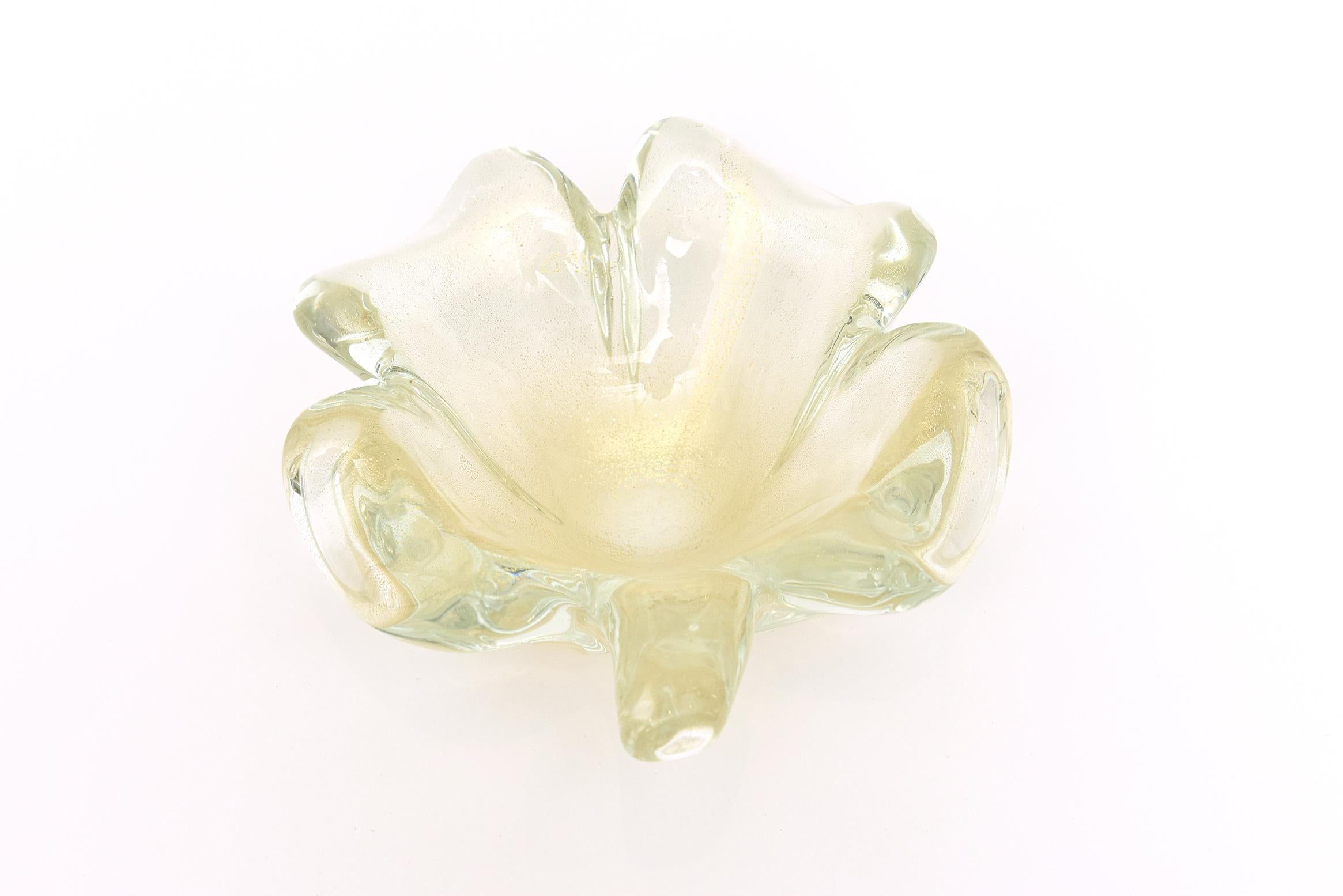 This stunning Italian vintage chunky and heavy Murano Barovier e Toso glass bowl is filled with abundant gold aventurine in the shape of a 4 leaf clover or of a flower. Mid-Century Modern. Great for barware of serving or just as a beautiful glass