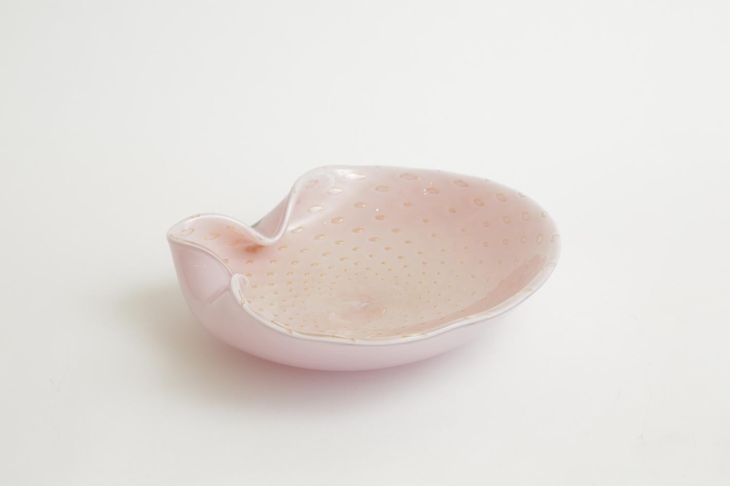 This gorgeous Barovier et Toso dusty lavender pink Italian cased Murano bowl has abundant gold aventurine droplets in surround. They are almond shaped. This is from the late 1950s or early 1960s. The color is stunning and subtle and does change ever