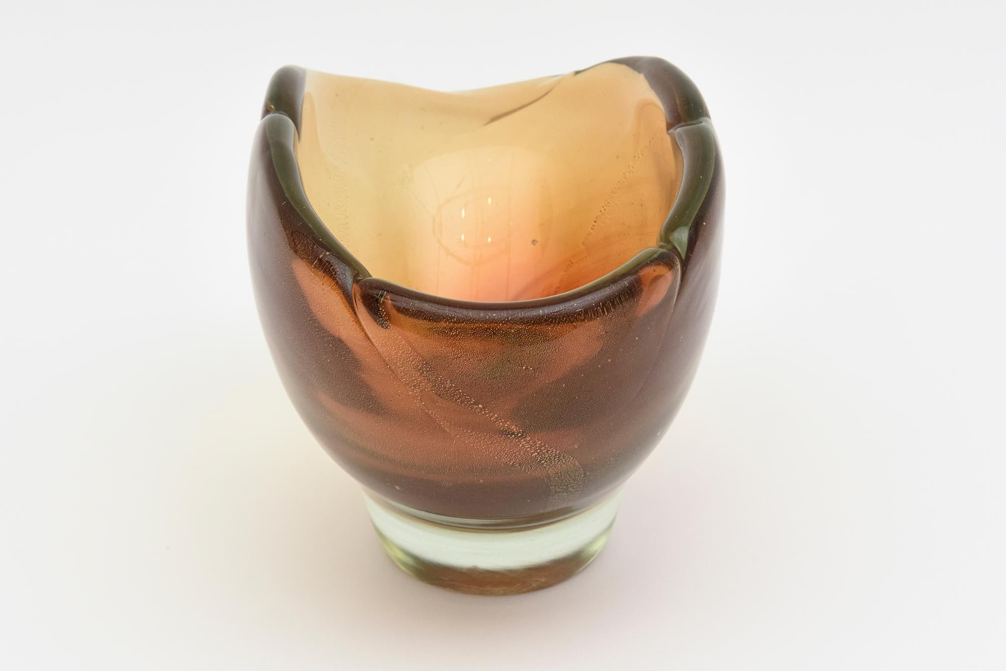 Barovier e Toso Murano Thick Walled Amber Green and Gold Aventurine Glass Bowl In Good Condition For Sale In North Miami, FL
