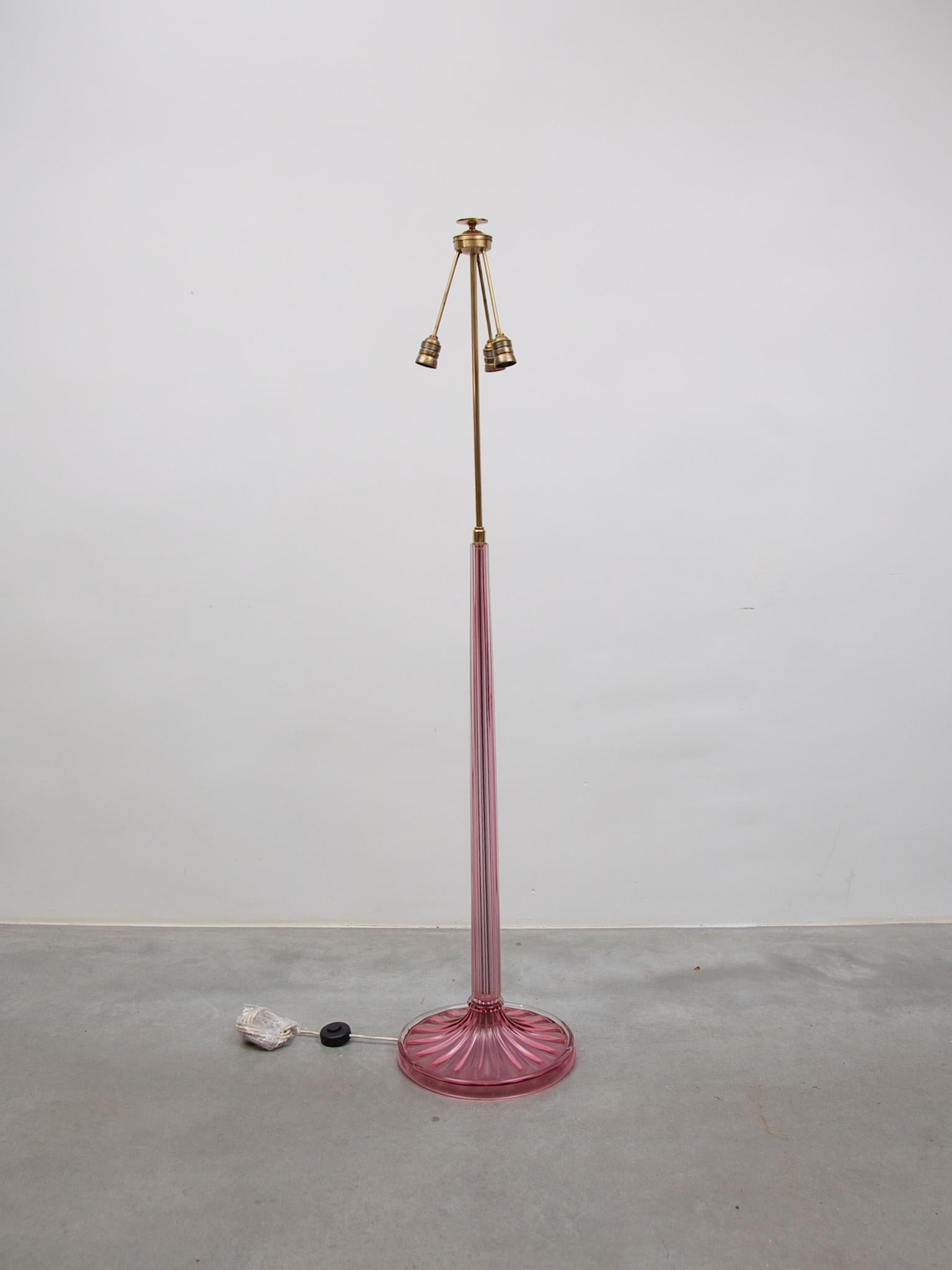 Midcentury modern Italian Murano glass art for collectors worldwide we are offering this very rare and stylish floor lamp and entirely made of mount blown glas and brass elements. This unique design and pink colored glass make this midcentury floor