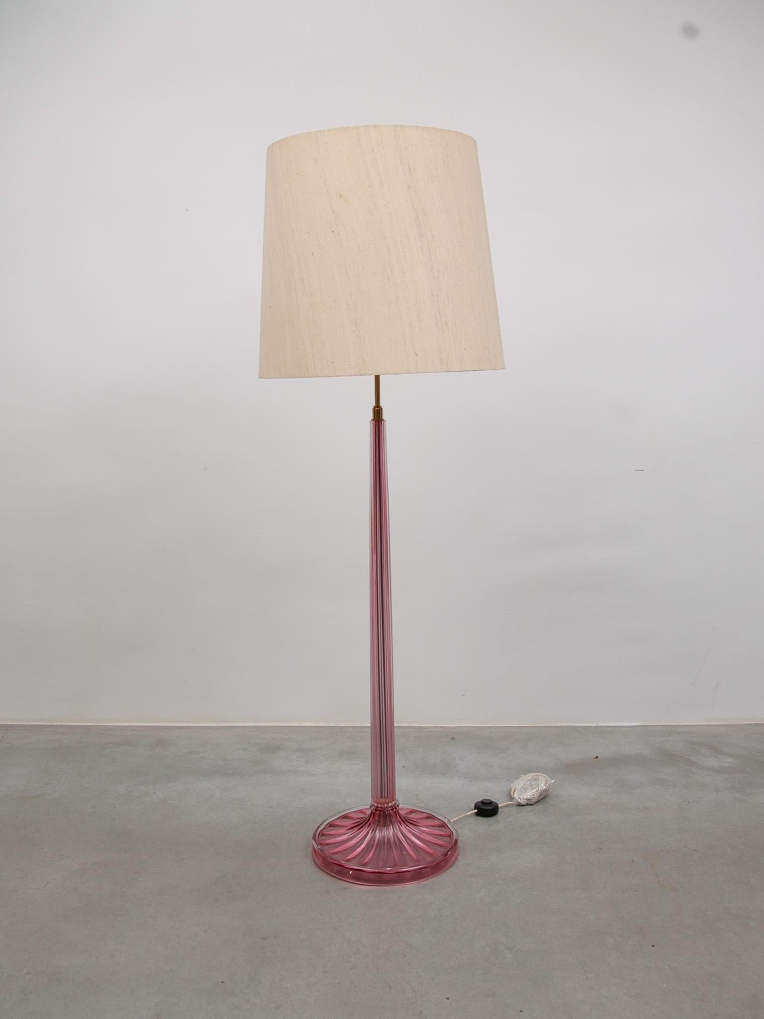 Italian Barovier e Tosso Pink Art Glass Floor Lamp, Murano Blown Glass, 1950s, Italy For Sale