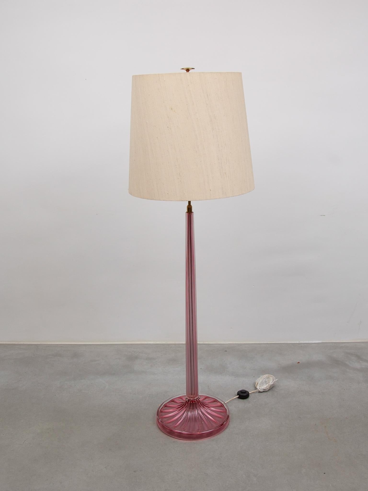 Mid-Century Modern Barovier e Tosso Pink Art Glass Floor Lamp, Murano Blown Glass, 1950s, Italy For Sale
