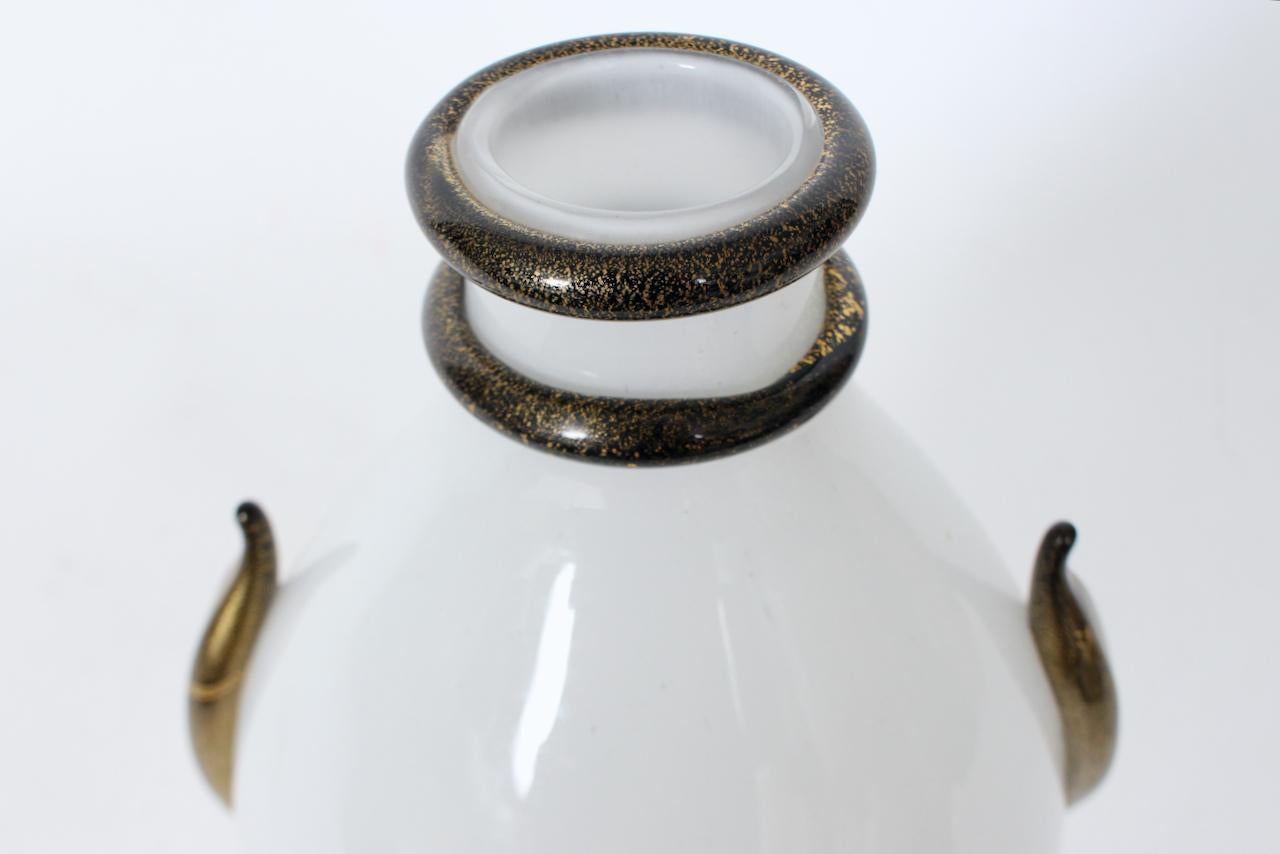 Vetro di Murano Barovier&Toso Vaso di Murano Vaso bianco e nero con inclusioni d'oro, CIRCA 1980 in vendita
