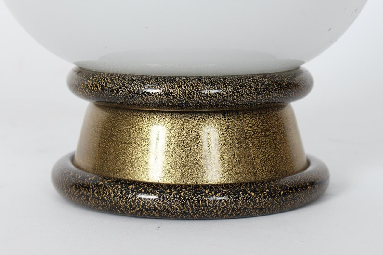Barovier&Toso Vaso di Murano Vaso bianco e nero con inclusioni d'oro, CIRCA 1980 in vendita 8