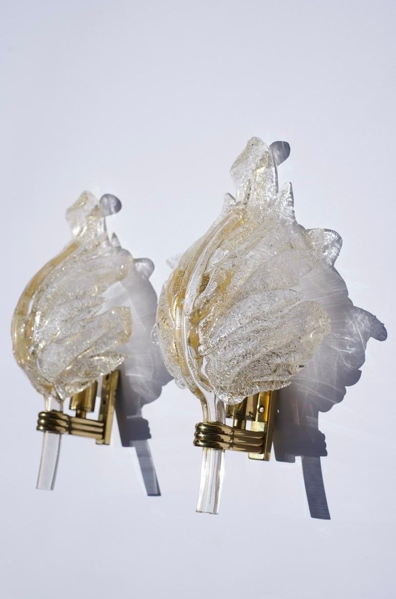 Mid-Century moderno Barovier, applique in vetro a foglia d'oro, applique in vetro a forma di foglia in ottone, Italia 1950 in vendita