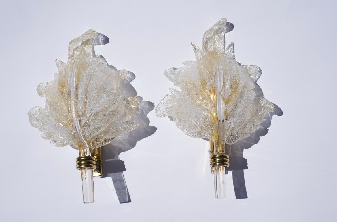 Italiano Barovier, applique in vetro a foglia d'oro, applique in vetro a forma di foglia in ottone, Italia 1950 in vendita