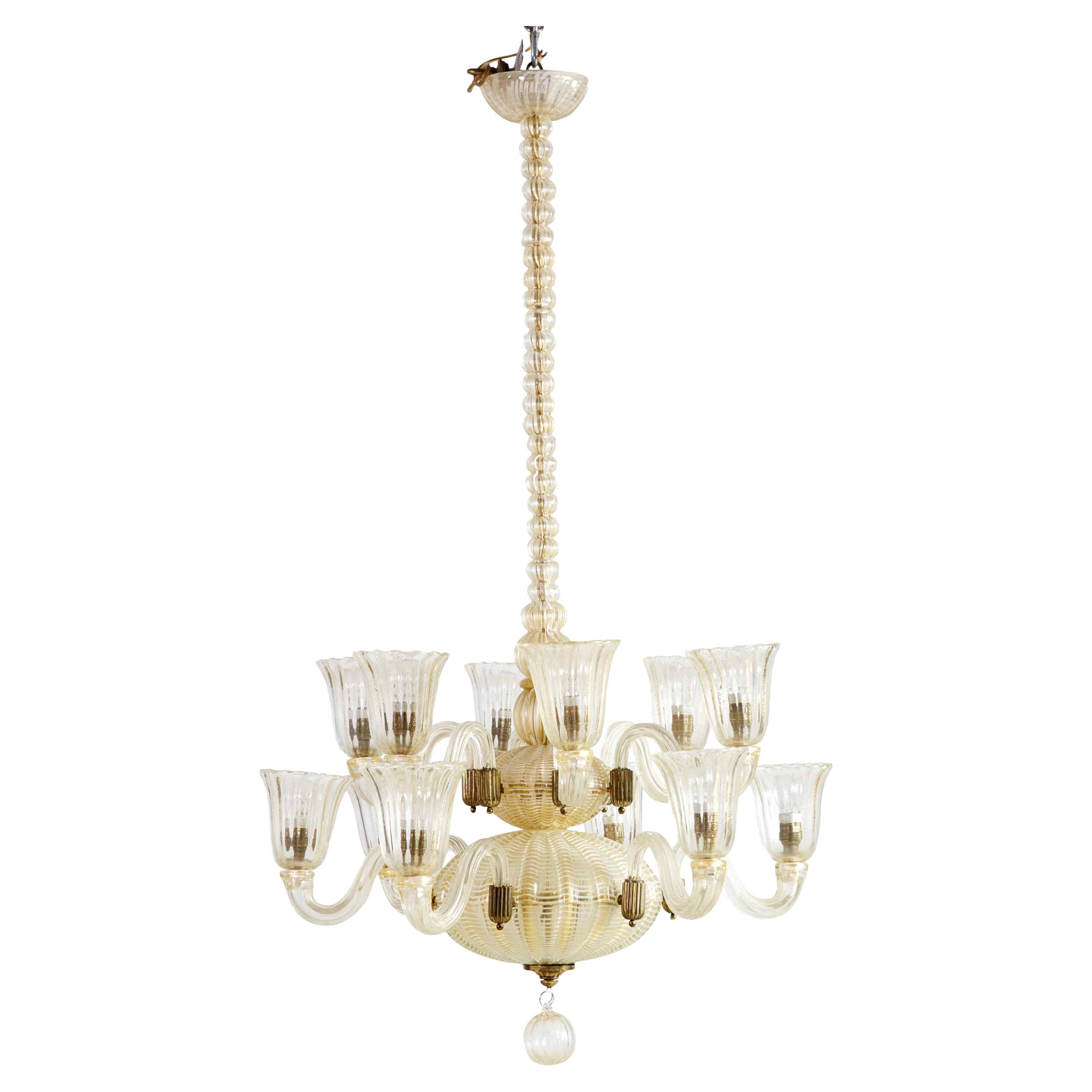 Lampadario a 12 bracci in vetro infuso oro Art Deco italiano Barovier