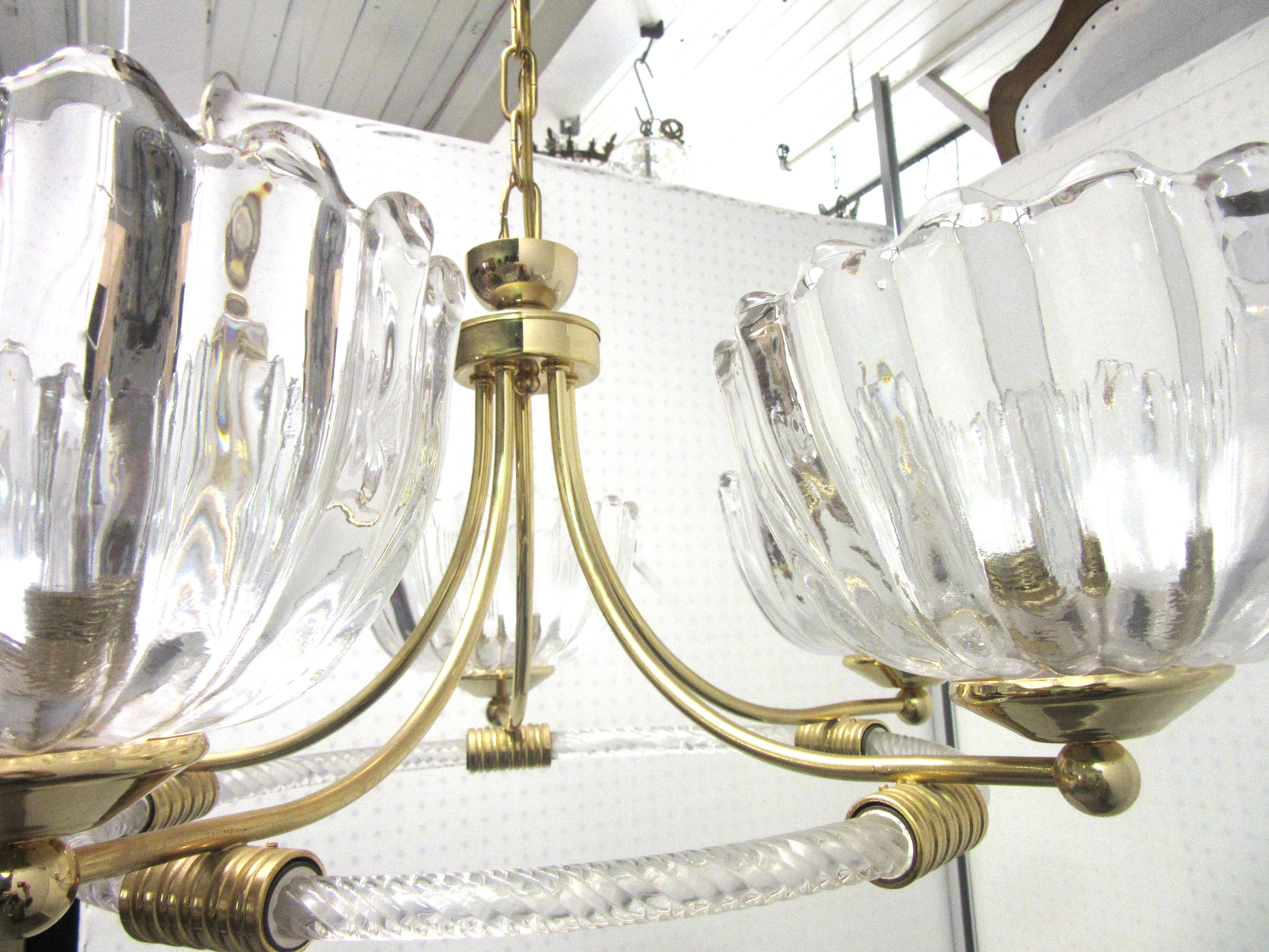 Barovier Italian Mid-Century Modern Glass and Brass Chandelier In Good Condition In New York, NY