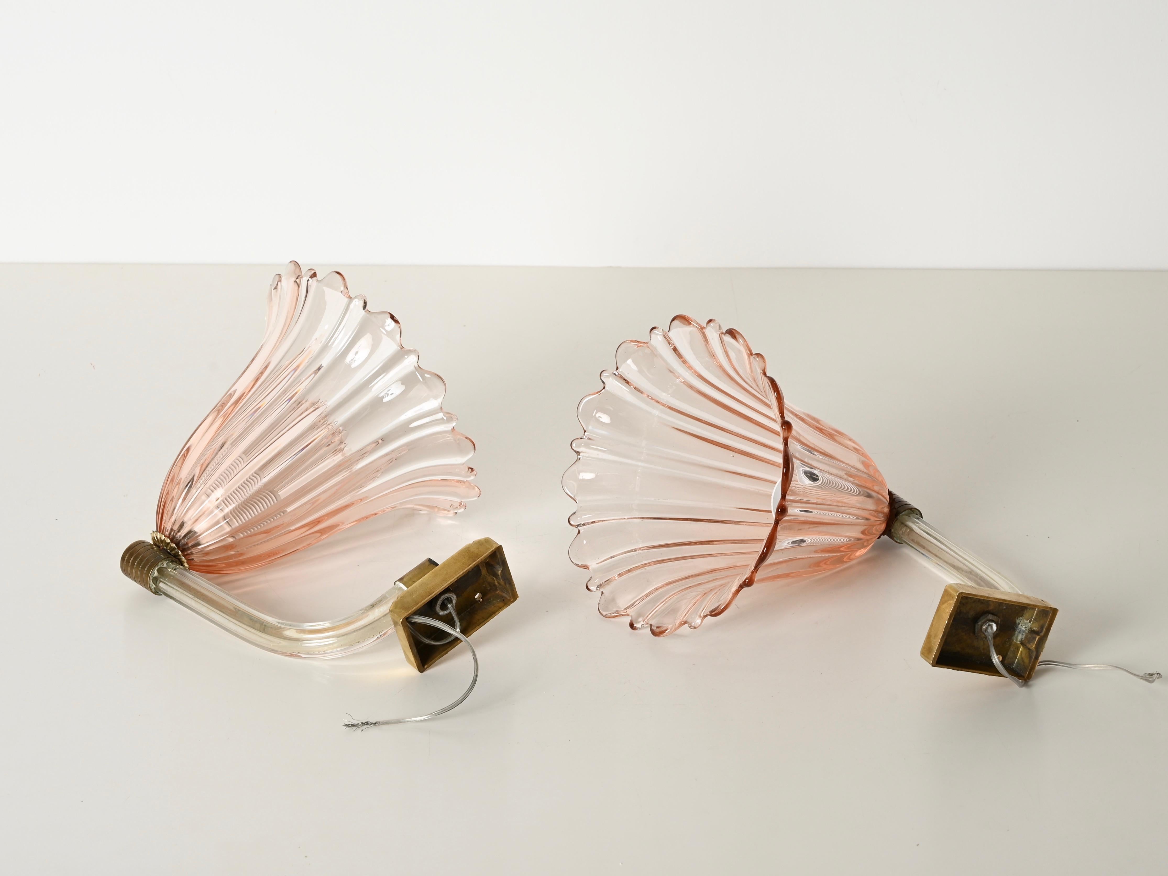 Barovier Large Pink Murano Glass and Brass Flower Sconces, Italy 1940s In Good Condition For Sale In Roma, IT