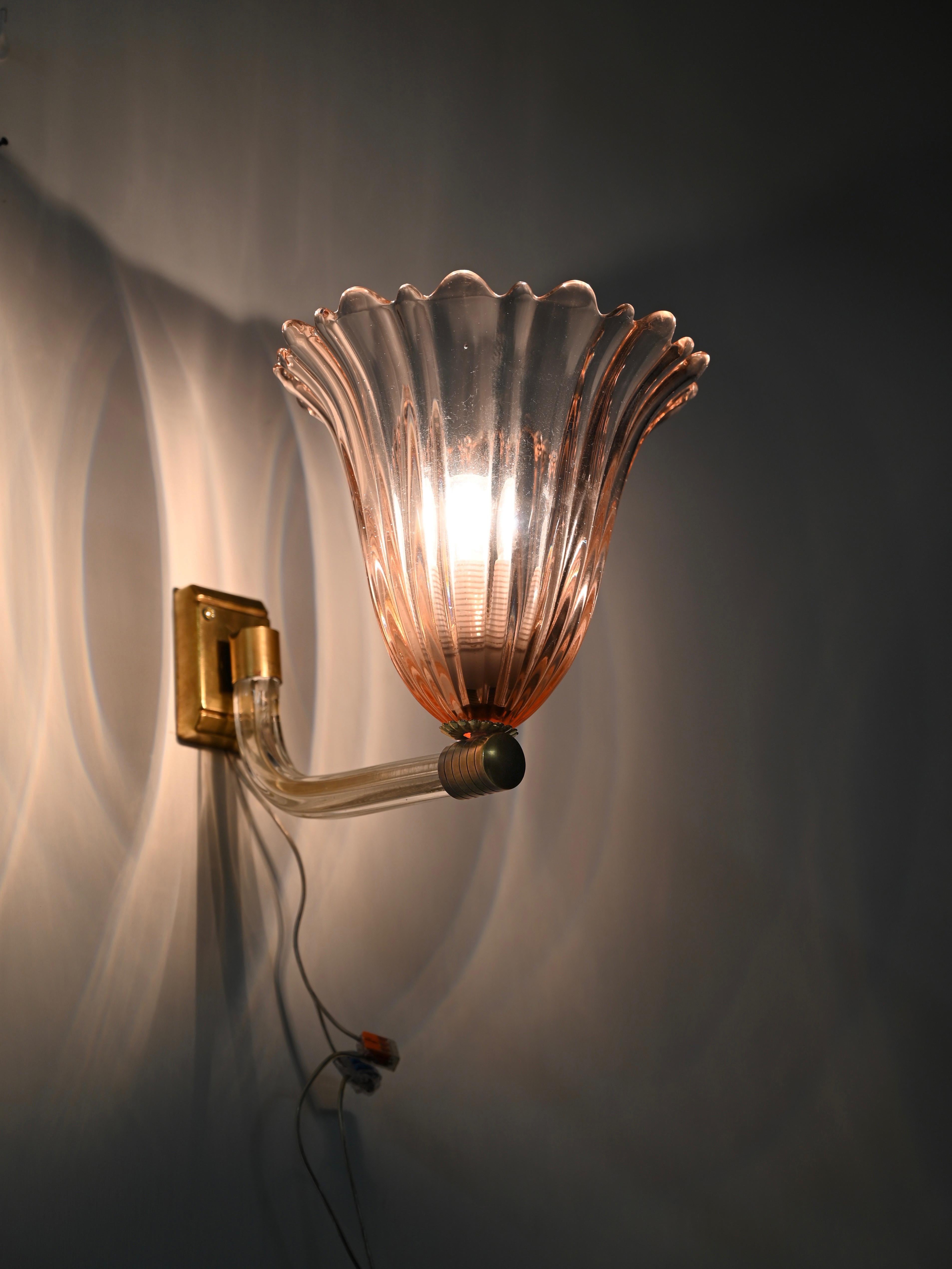 Barovier Large Pink Murano Glass and Brass Flower Sconces, Italy 1940s For Sale 1