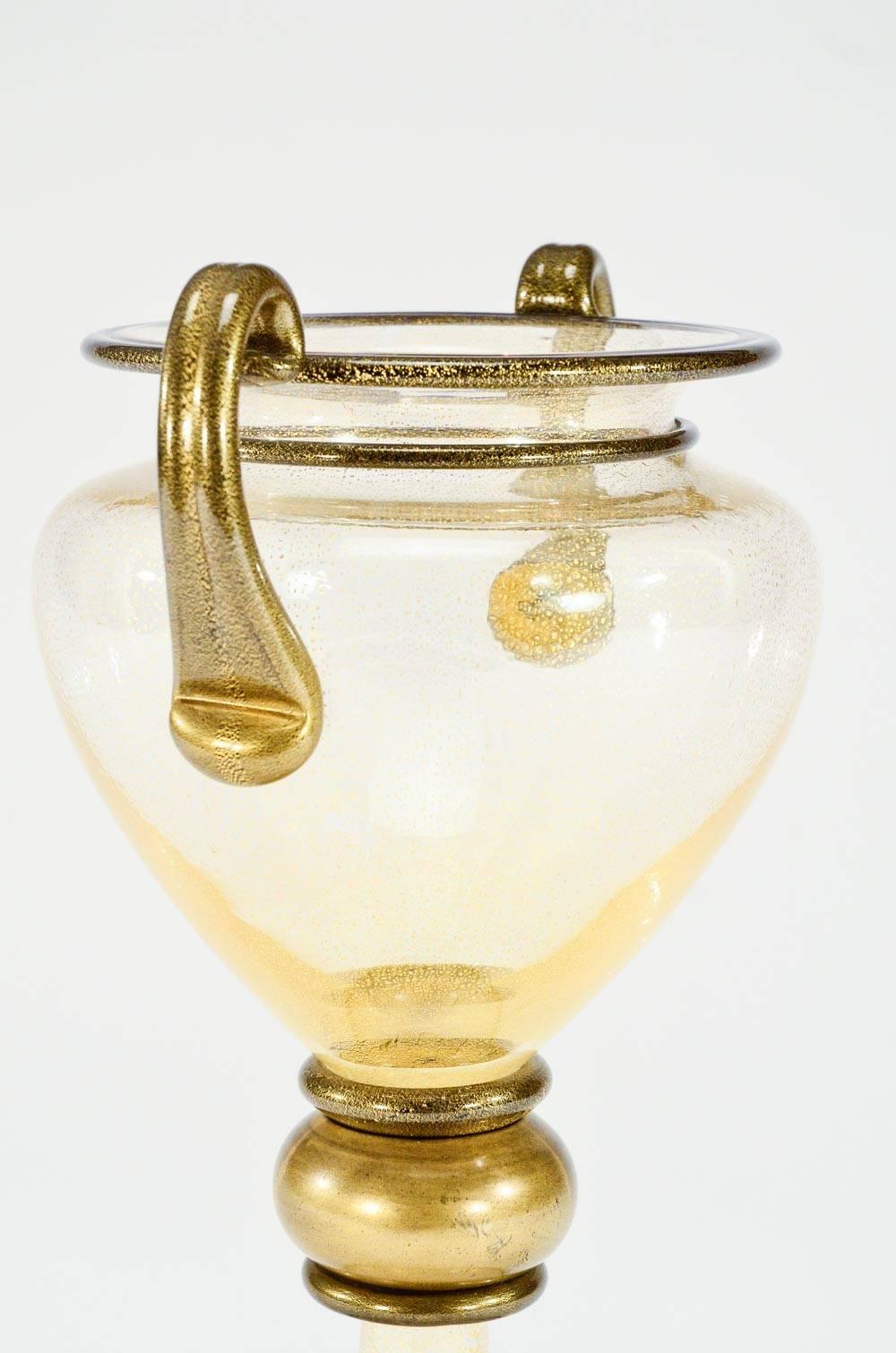 Monumentale Vase in klassischer Form von Barovier mit schwarzen und blattvergoldeten Einschlüssen (Geblasenes Glas) im Angebot