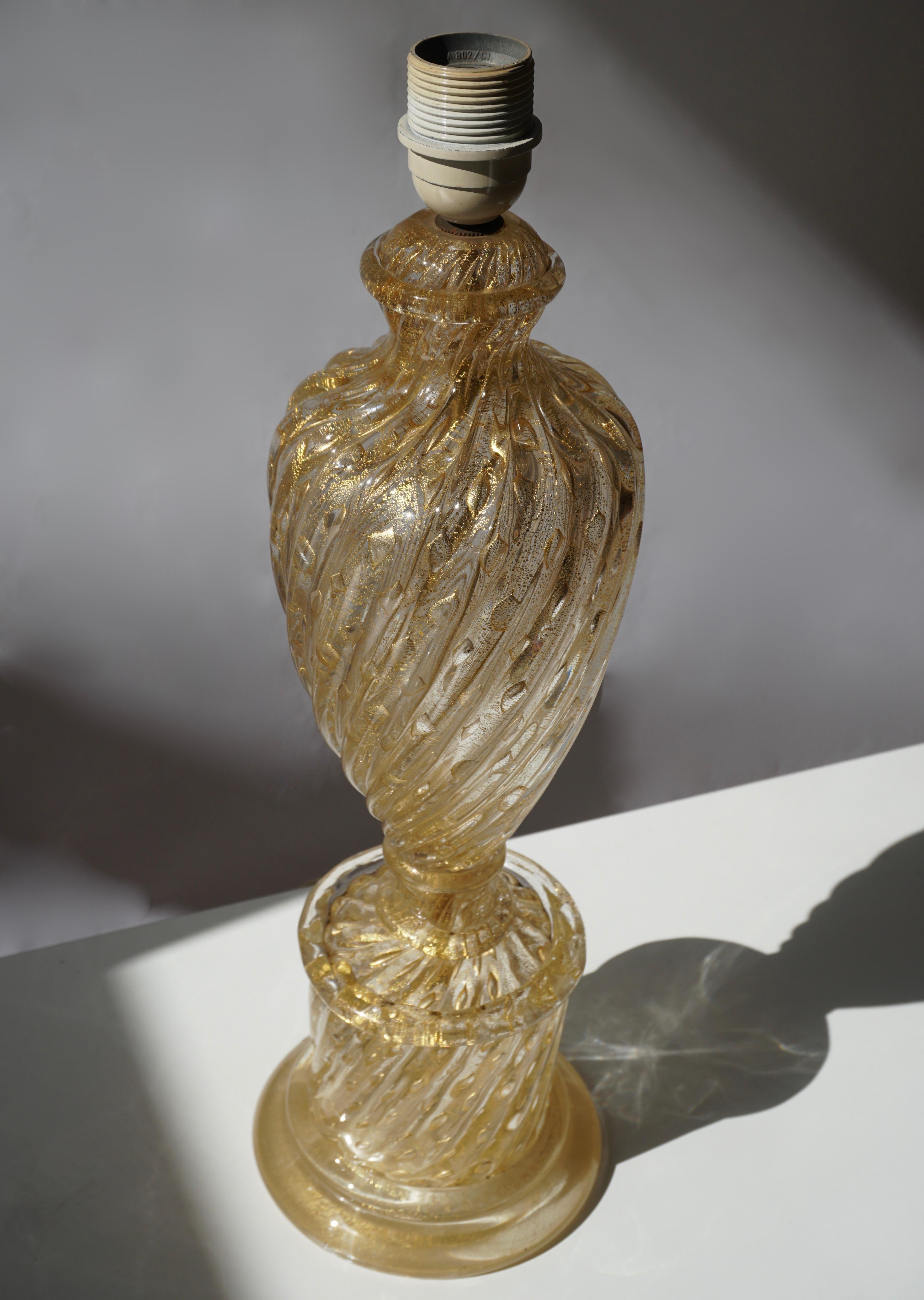 Hollywood Regency Barovier Murano lampe de table en verre torsadé doré en vente
