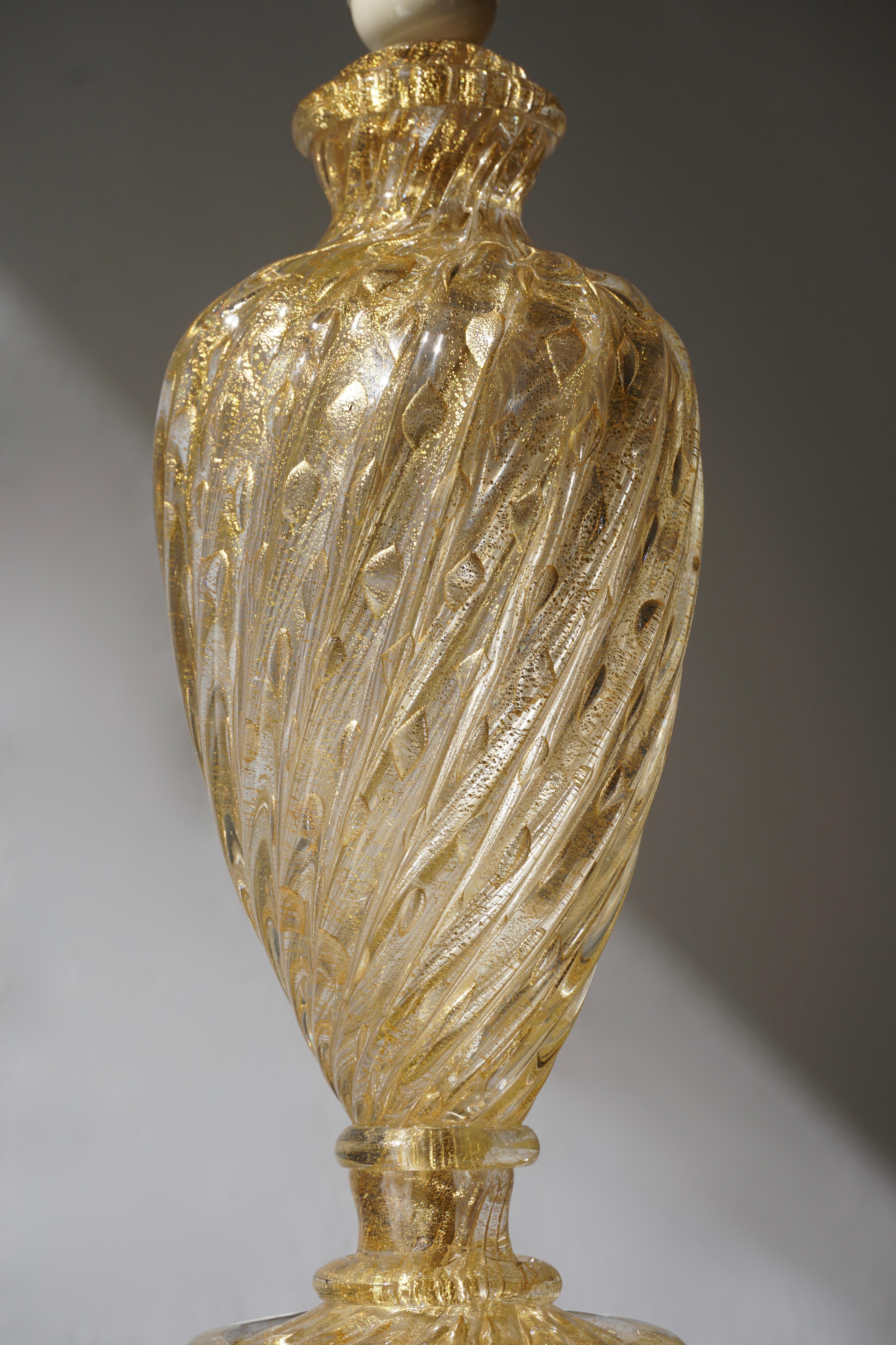 Italiano Lampada da tavolo in vetro ritorto oro Barovier Murano in vendita