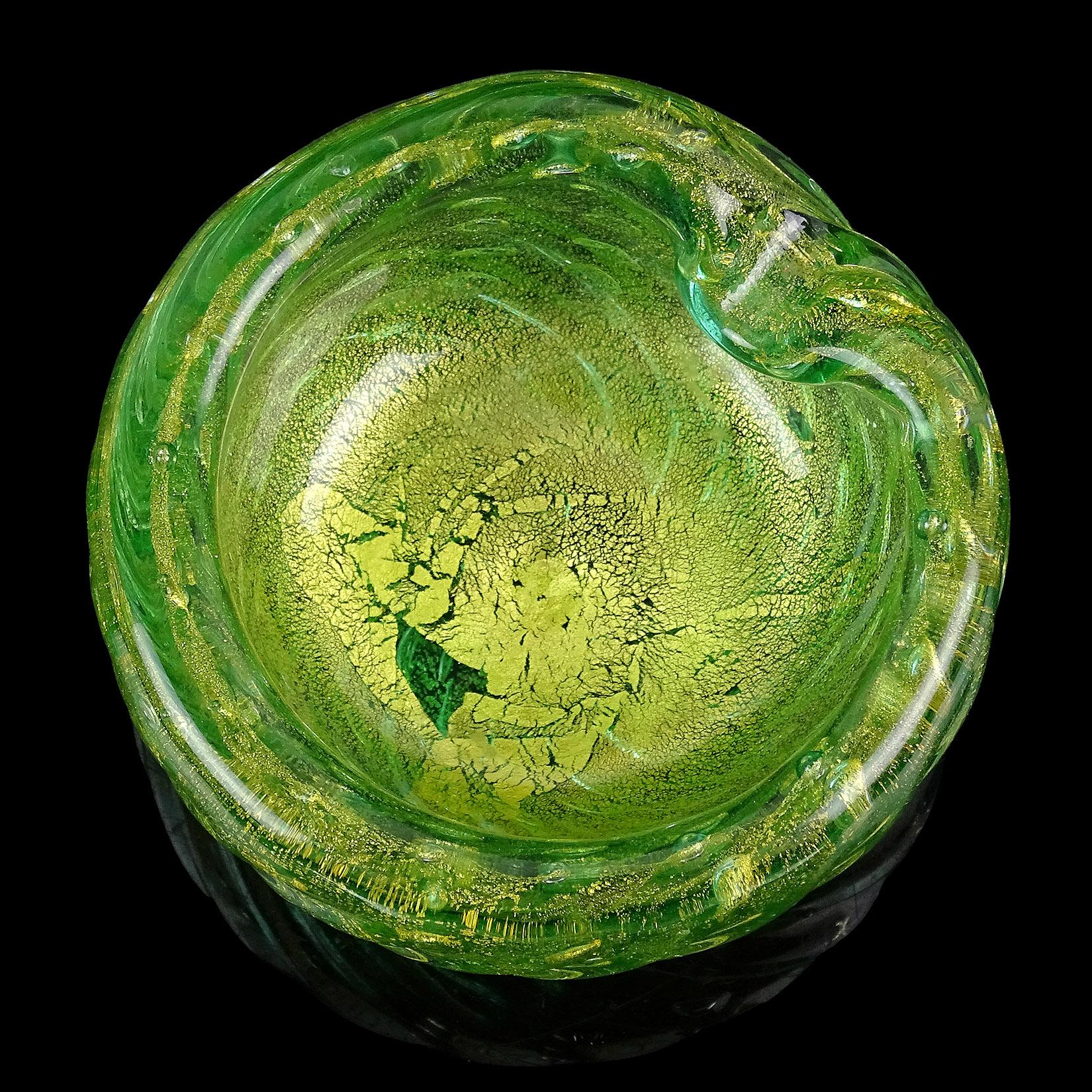 Barovier Murano Green Gold Flecks Bubbles Italian Art Glass Ashtray Bowl In Good Condition In Kissimmee, FL