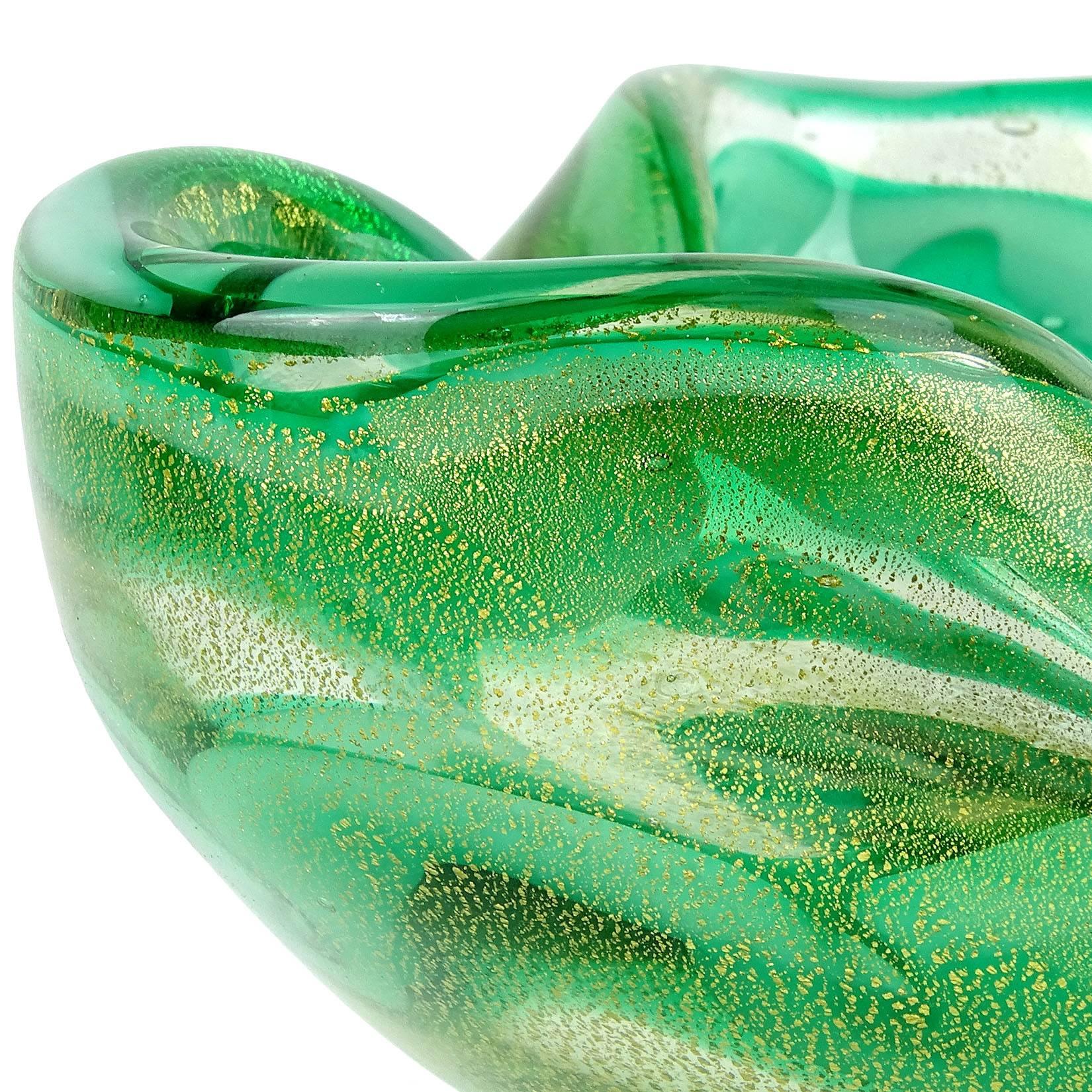 Barovier Murano Green Gold Flecks Swirl Cloud Design Italian Art Glass Bowl In Good Condition In Kissimmee, FL