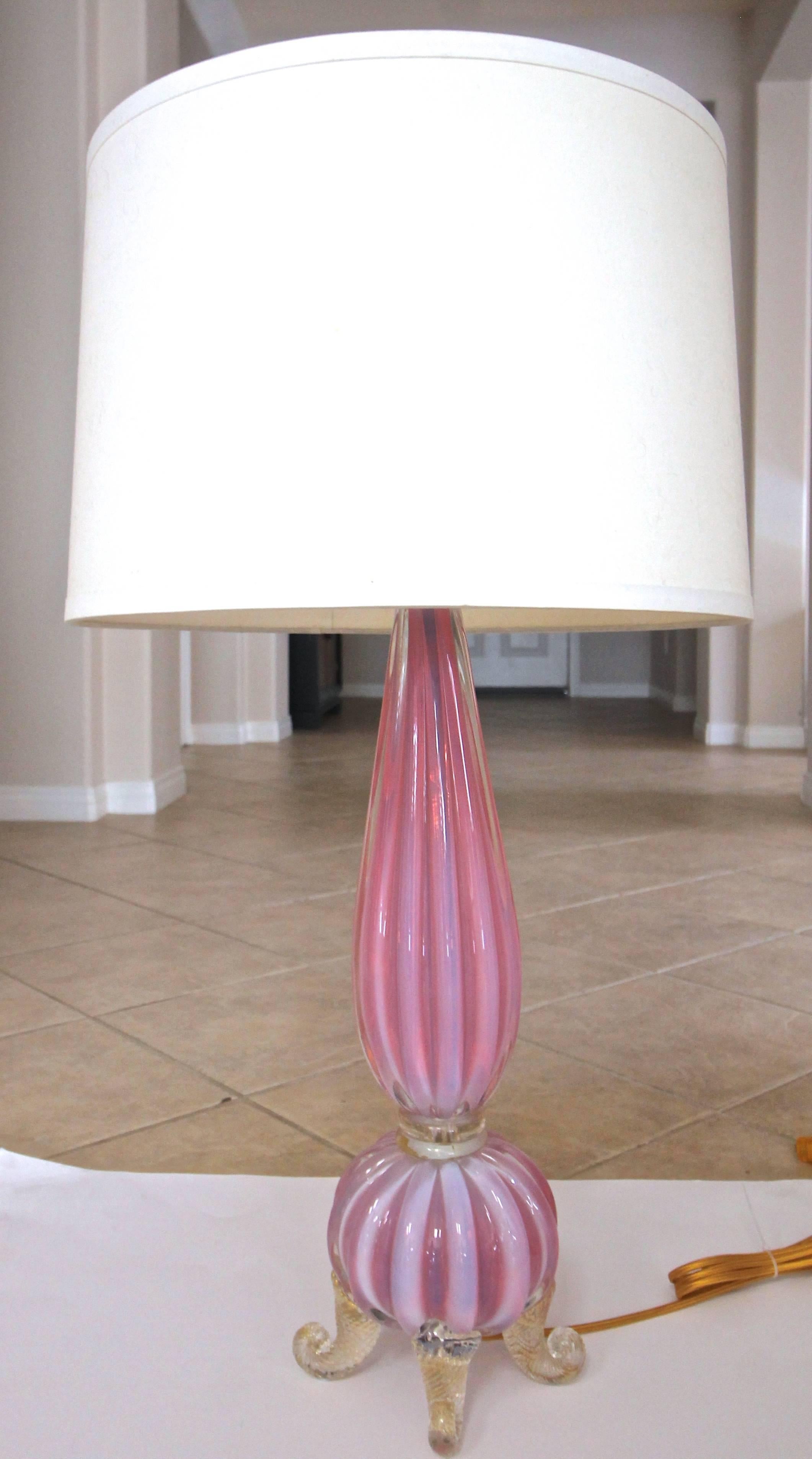 Italian Barovier Murano Pink Opalescent and Gold Glass Footed Table Lamp