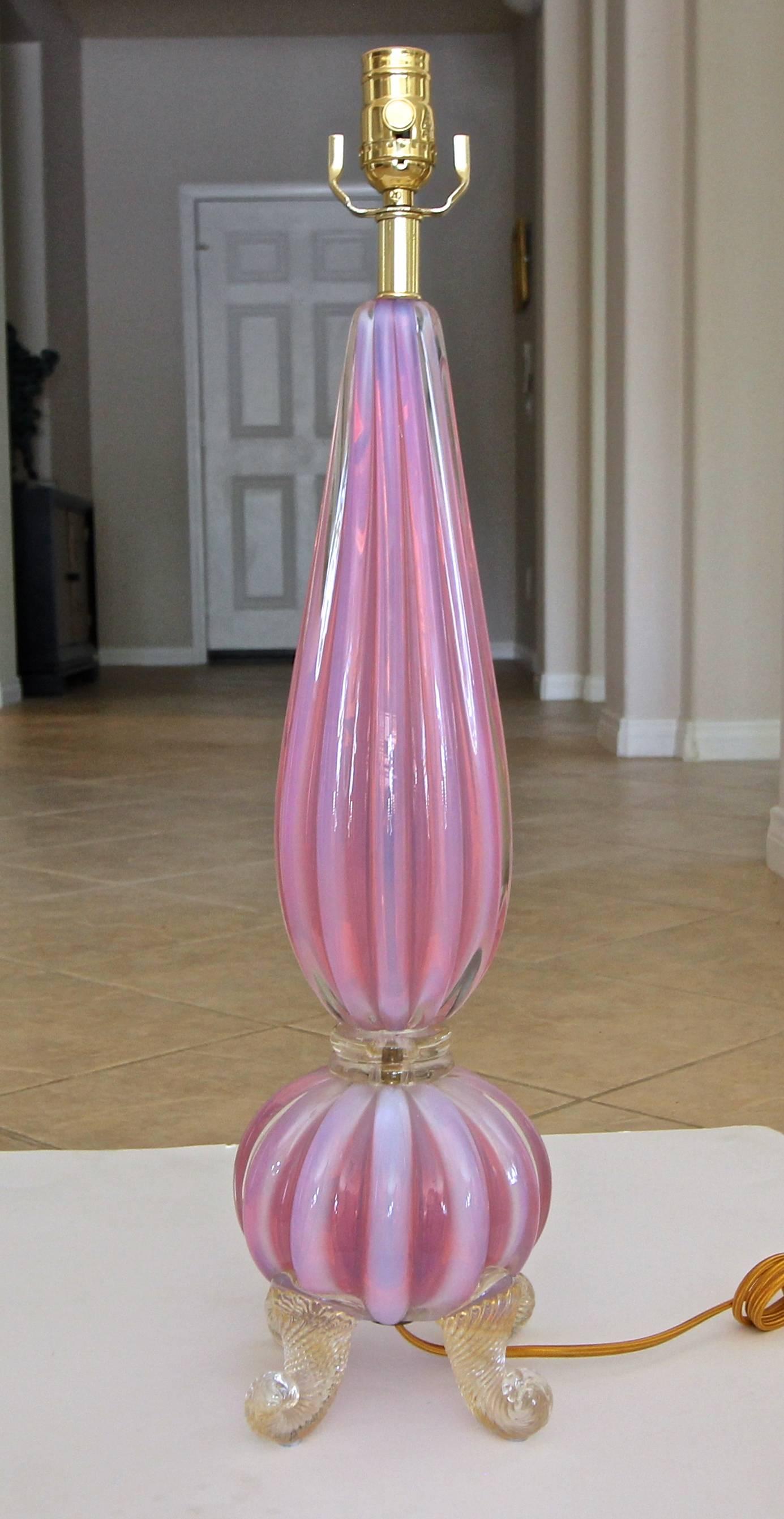 Barovier Murano Pink Opalescent and Gold Glass Footed Table Lamp In Good Condition In Palm Springs, CA