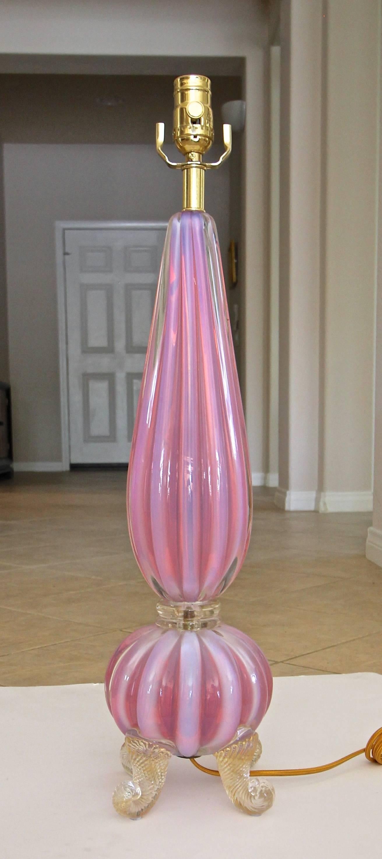 Mid-20th Century Barovier Murano Pink Opalescent and Gold Glass Footed Table Lamp