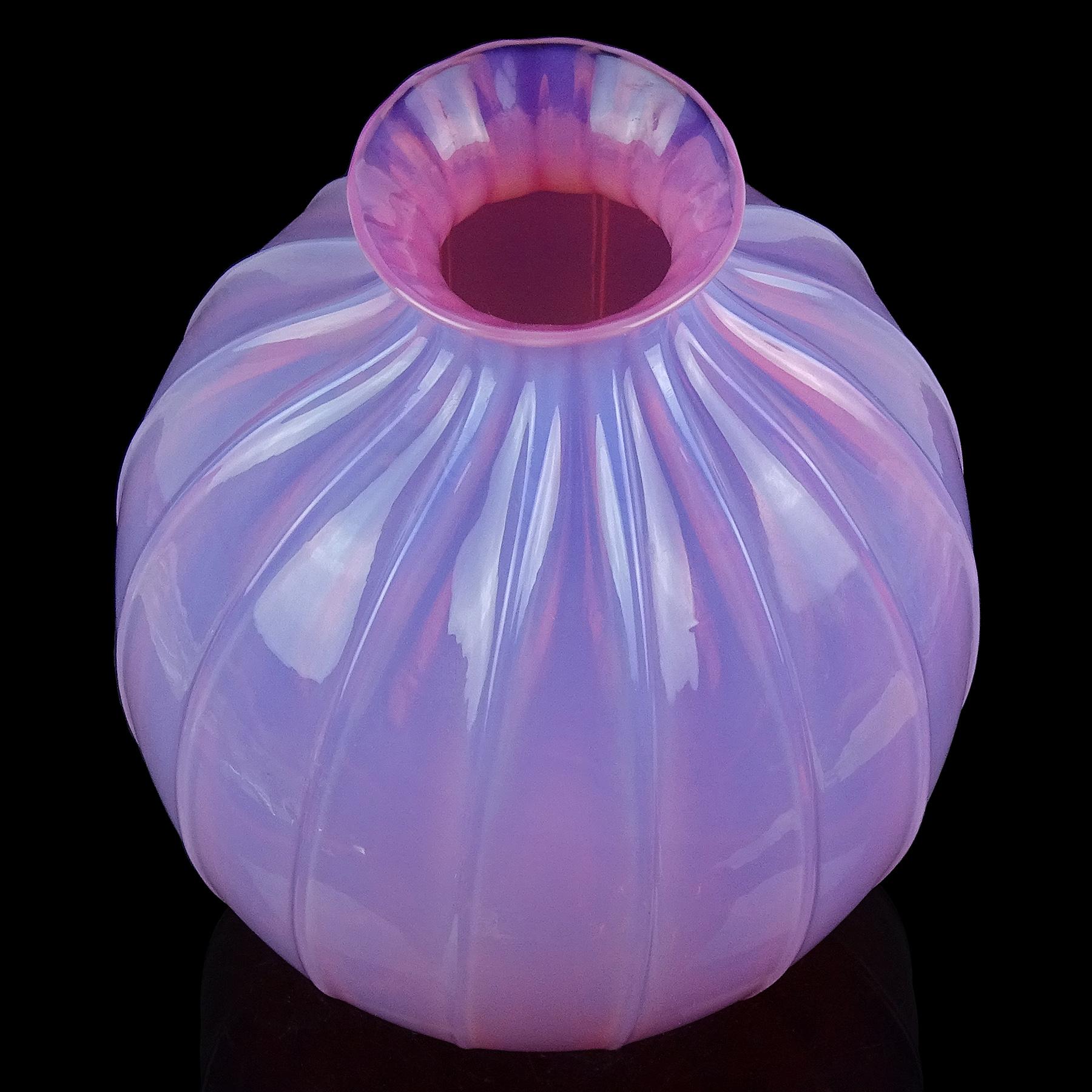 Barovier Murano Pink Opalescent Italian Art Glass Paneled Surface Flower Vase In Good Condition For Sale In Kissimmee, FL
