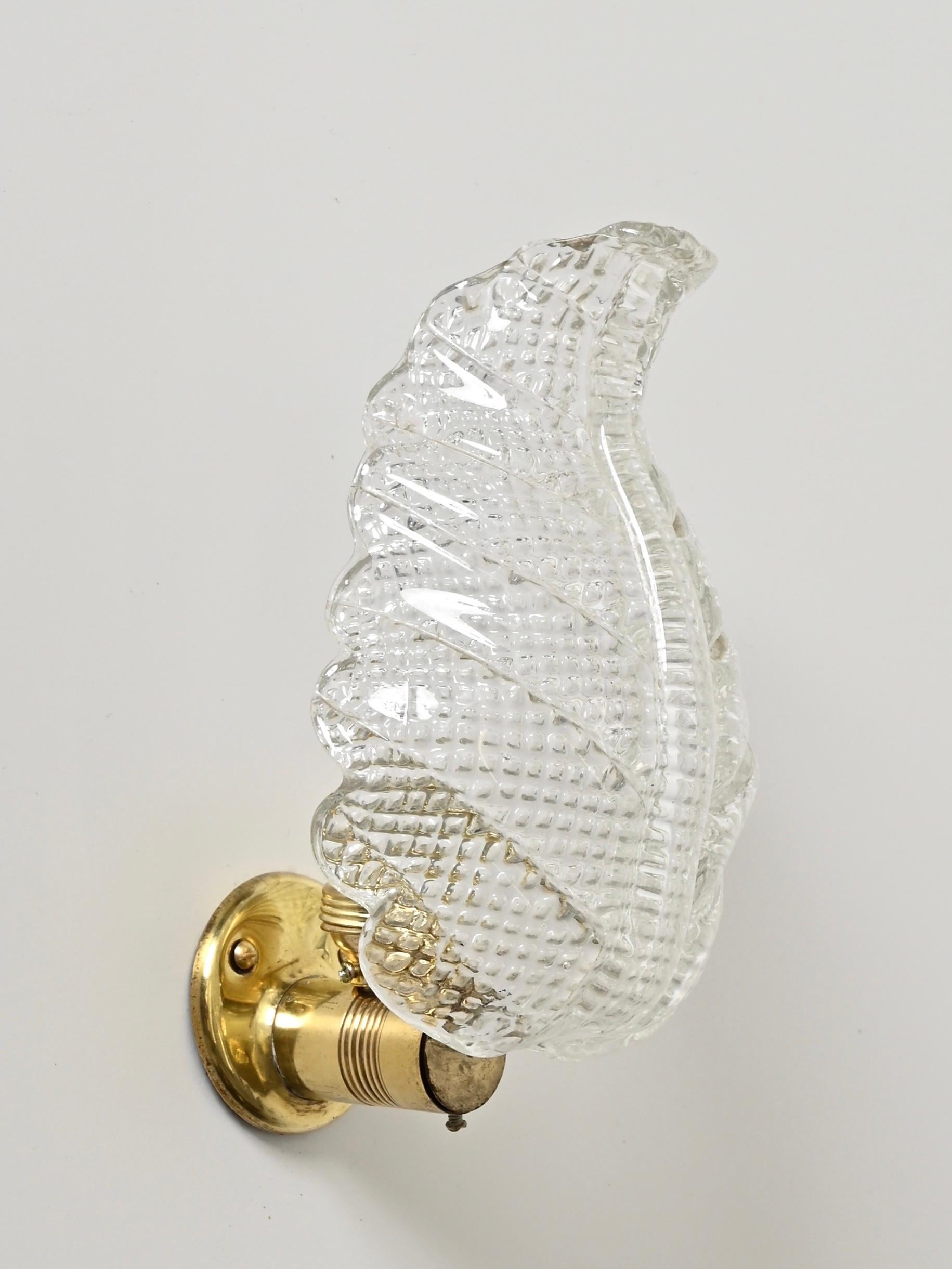 Barovier Coppia di lampade a foglia in vetro di Murano e ottone, Italia, anni '50 in vendita 5